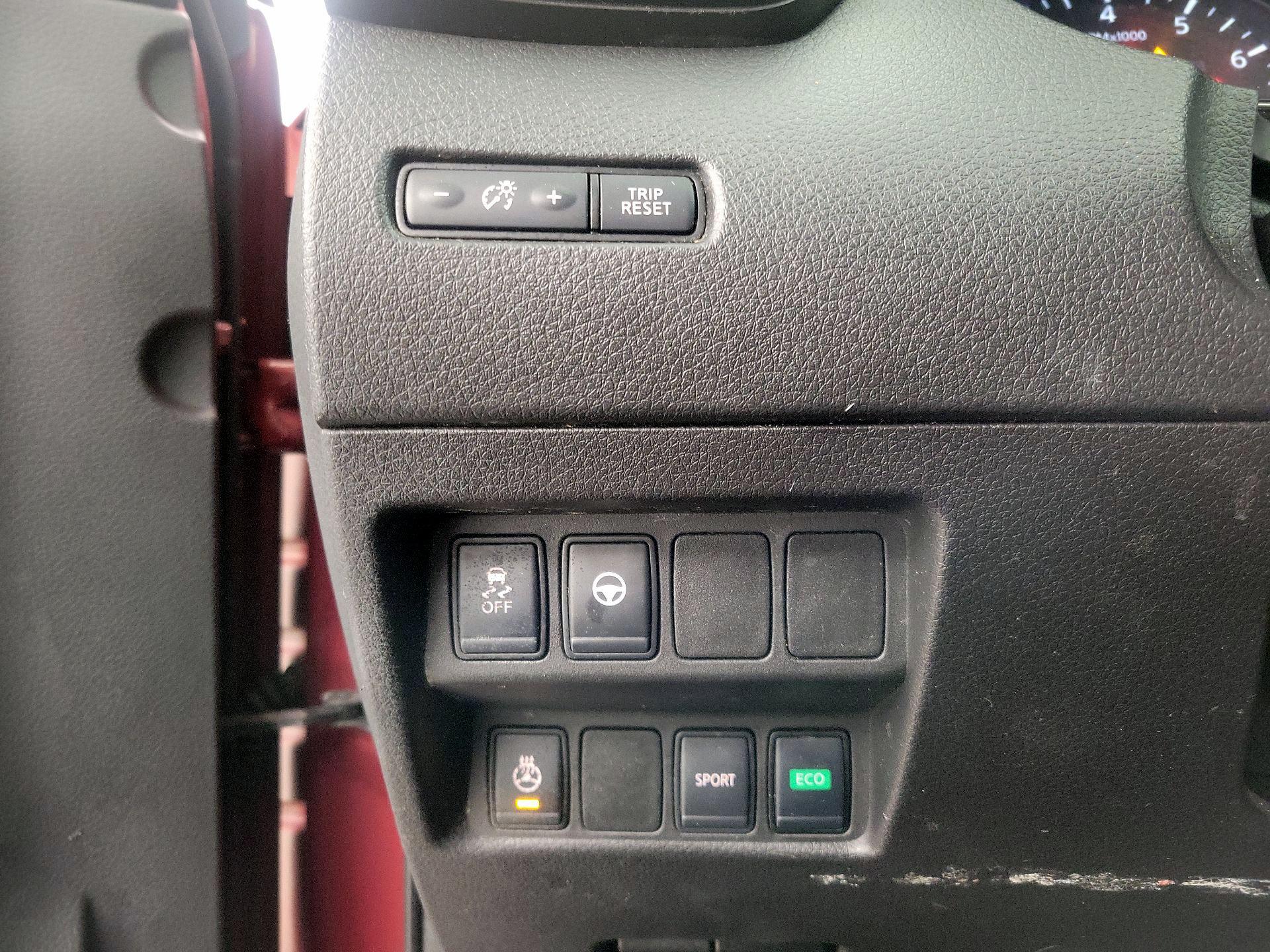 Thumbnail: 2020 Nissan Rogue Sport - 13