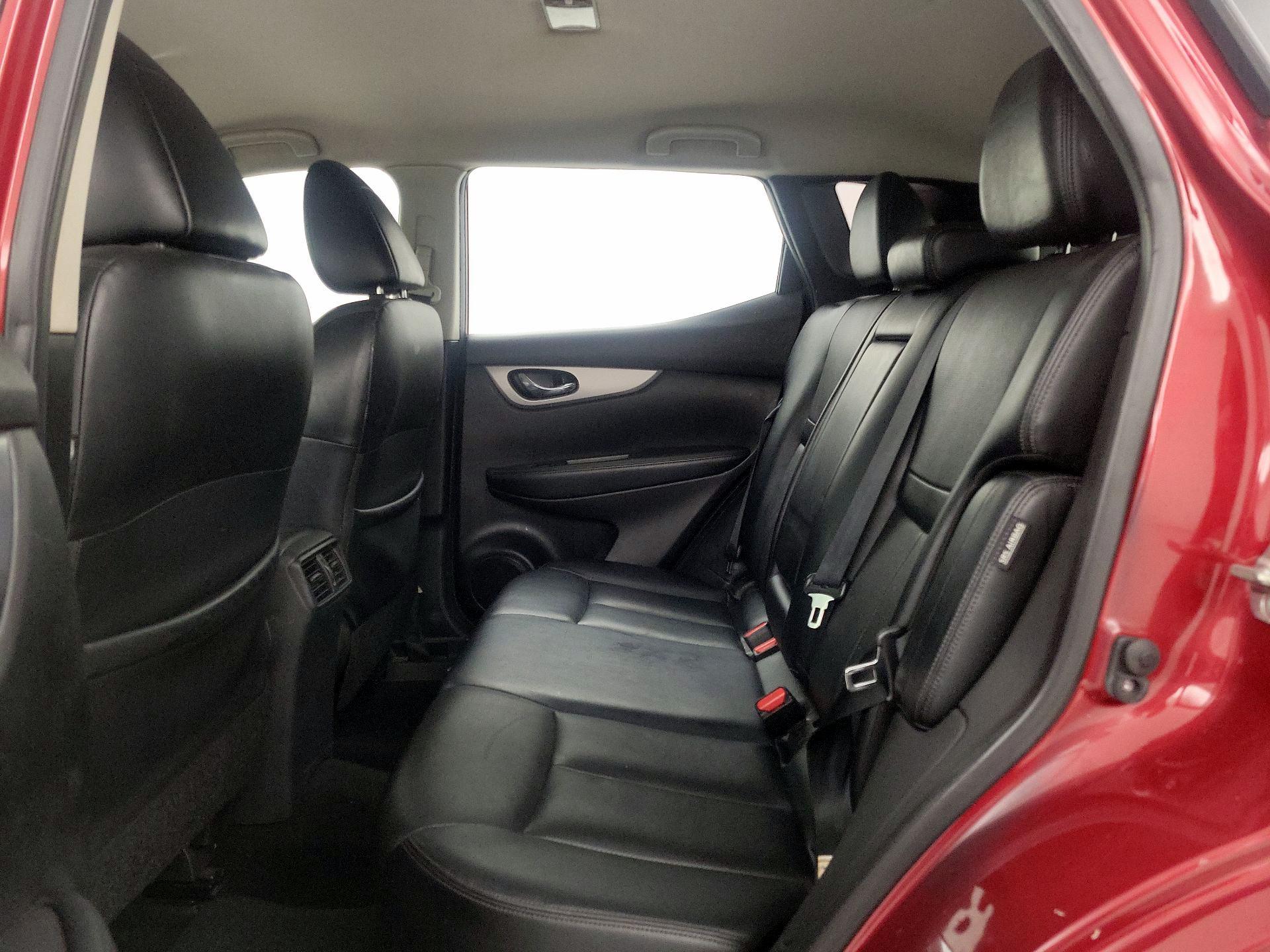 Thumbnail: 2020 Nissan Rogue Sport - 20