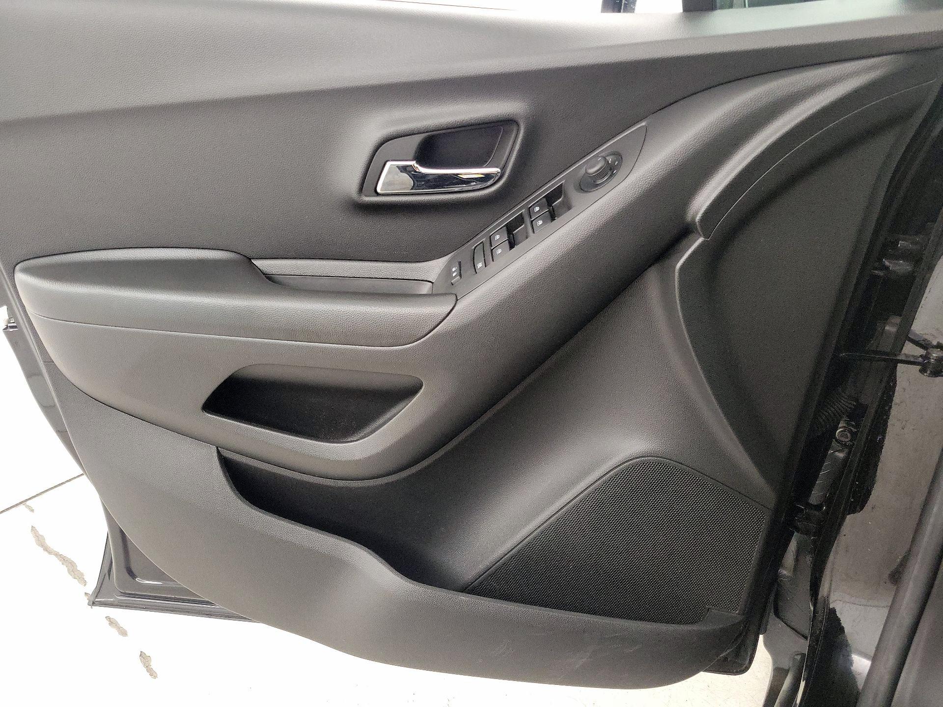 Thumbnail: 2022 Chevrolet Trax - 12