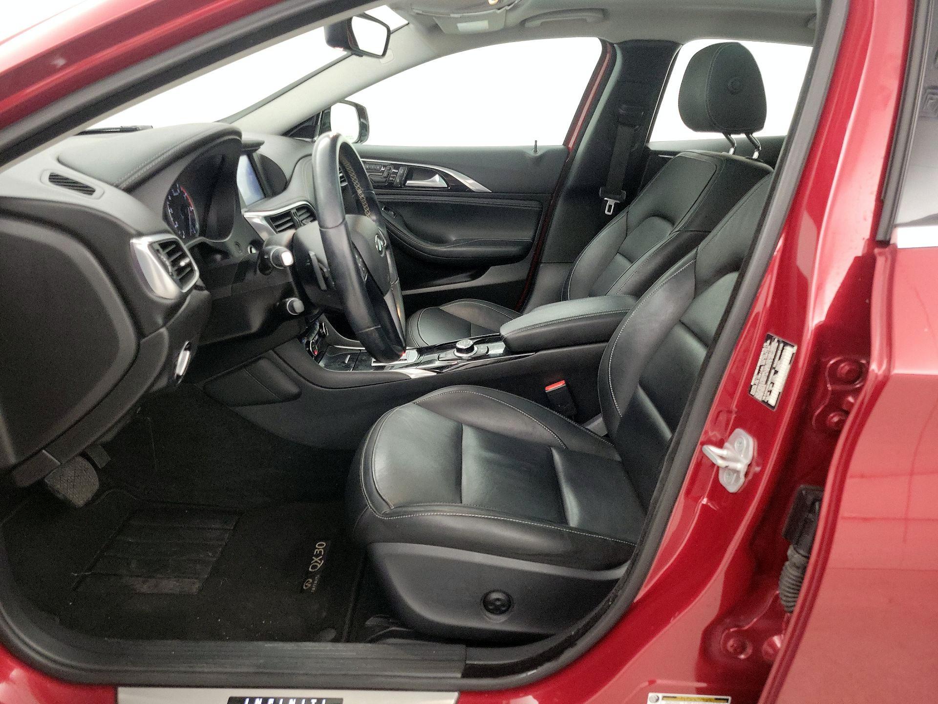 Thumbnail: 2018 INFINITI QX30 - 11