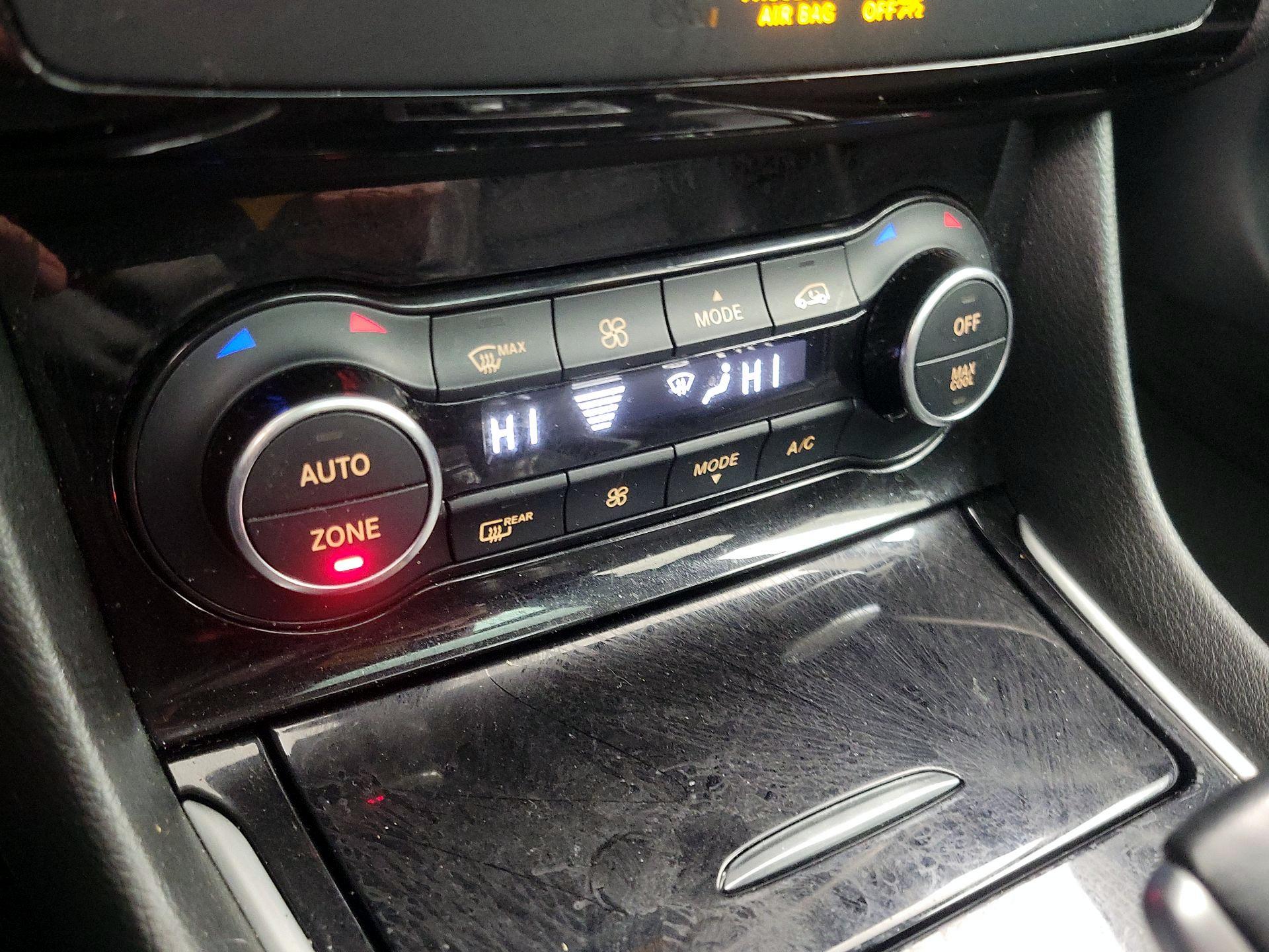 Thumbnail: 2018 INFINITI QX30 - 17