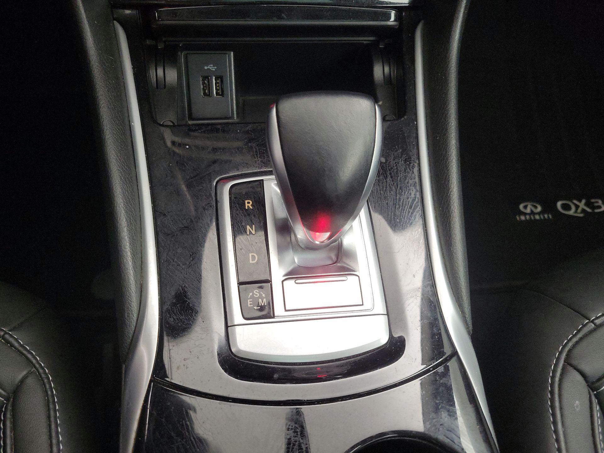 Thumbnail: 2018 INFINITI QX30 - 18