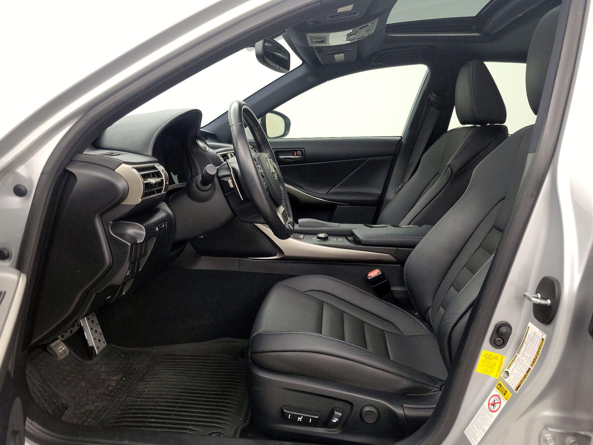 Thumbnail: 2016 Lexus IS - 11