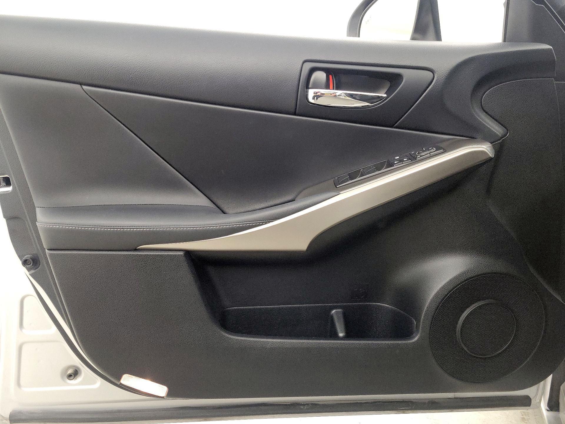 Thumbnail: 2016 Lexus IS - 12