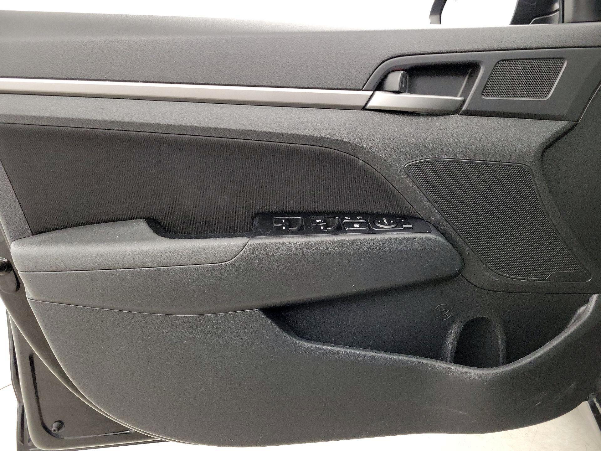 Thumbnail: 2018 Hyundai Elantra - 12