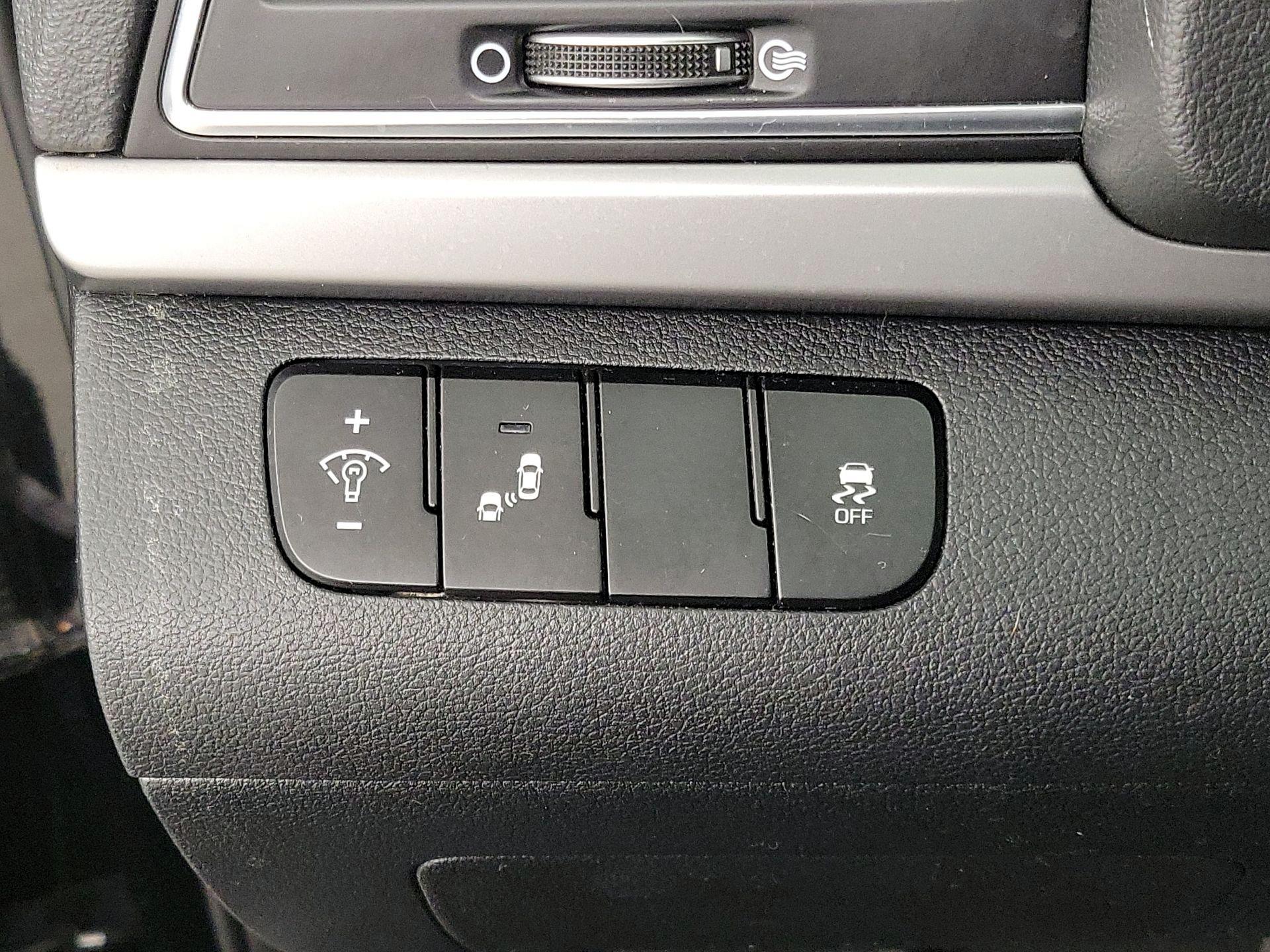 Thumbnail: 2018 Hyundai Elantra - 13