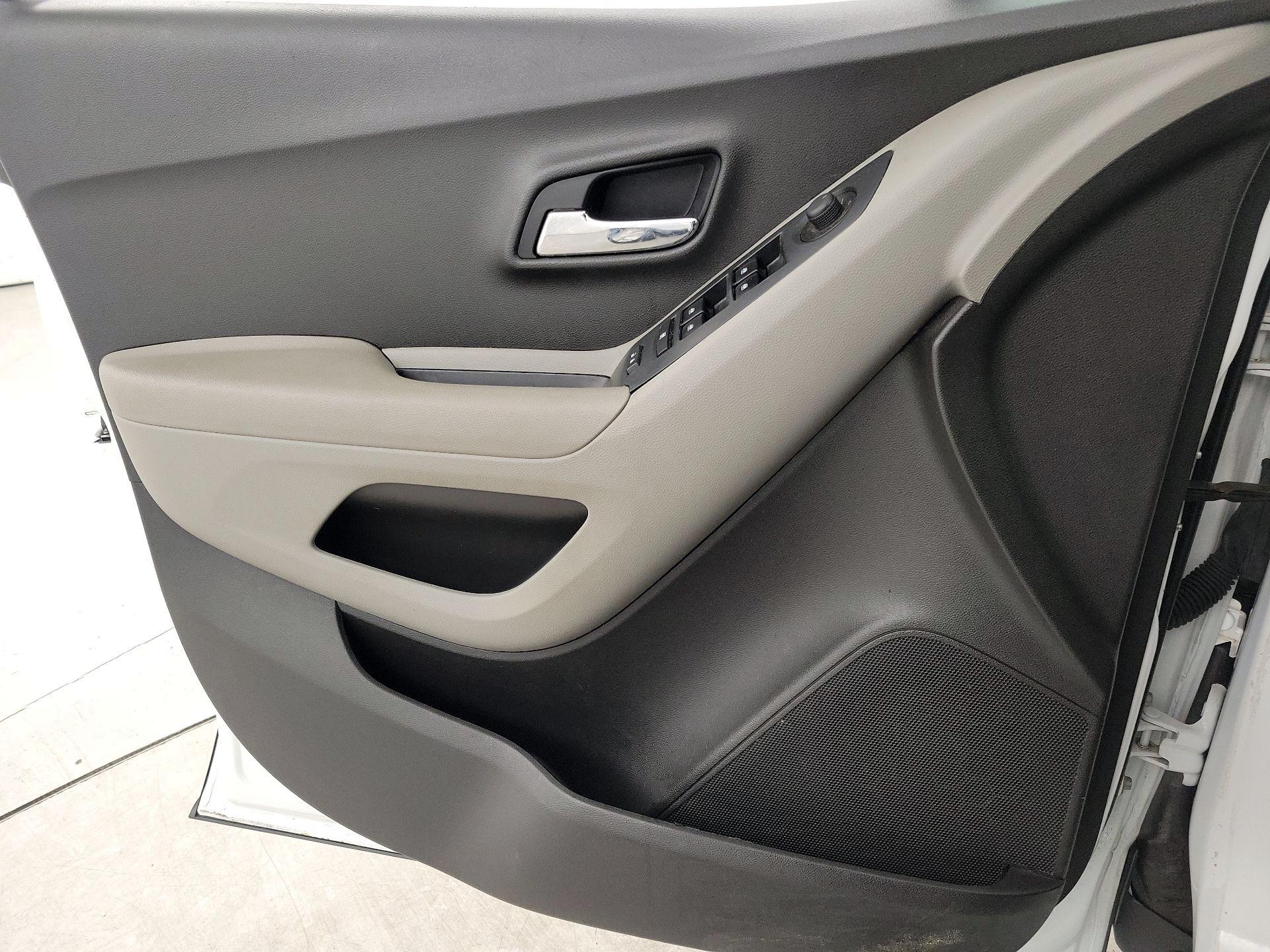 Thumbnail: 2016 Chevrolet Trax - 12