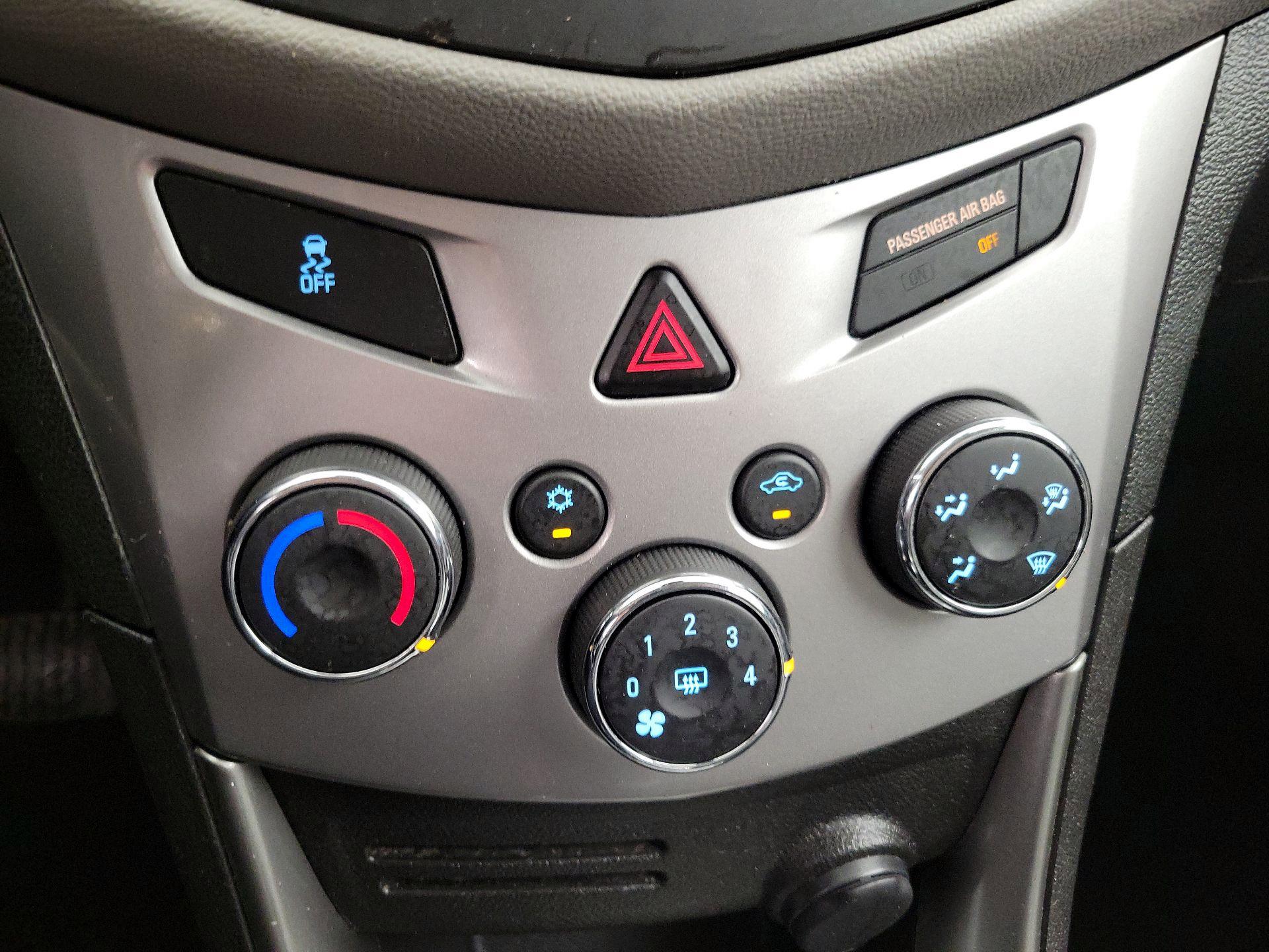 Thumbnail: 2016 Chevrolet Trax - 16