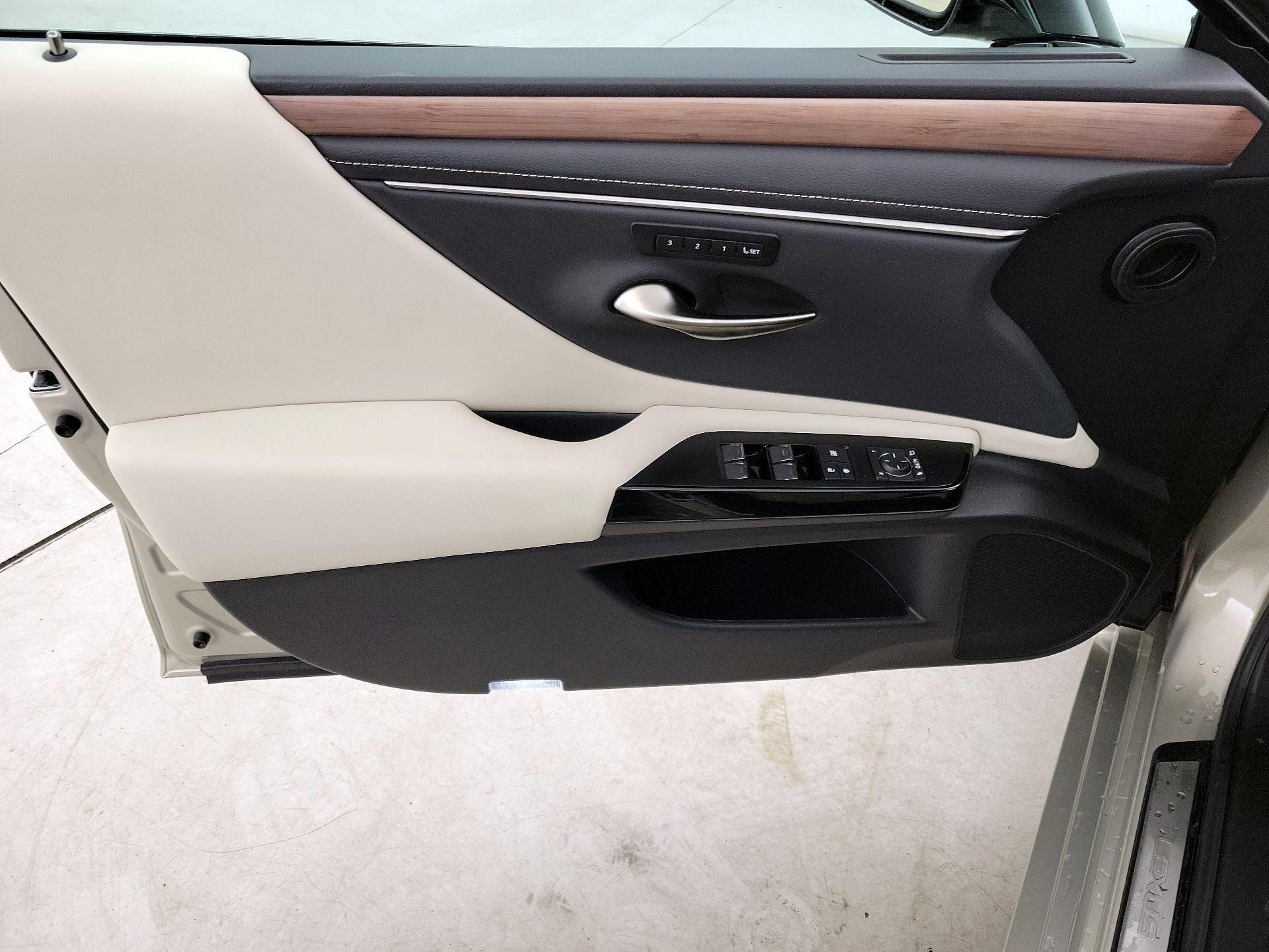 Thumbnail: 2024 Lexus ES - 12