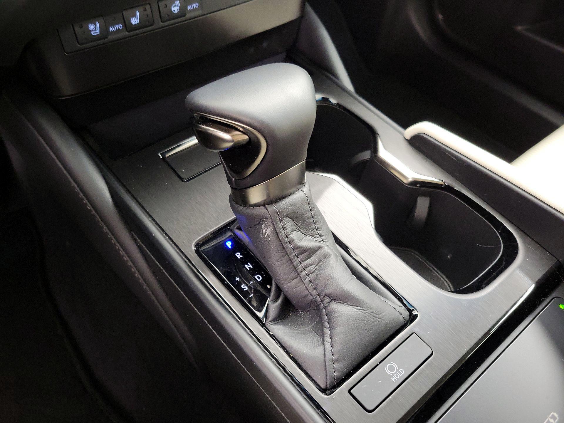 Thumbnail: 2024 Lexus ES - 17