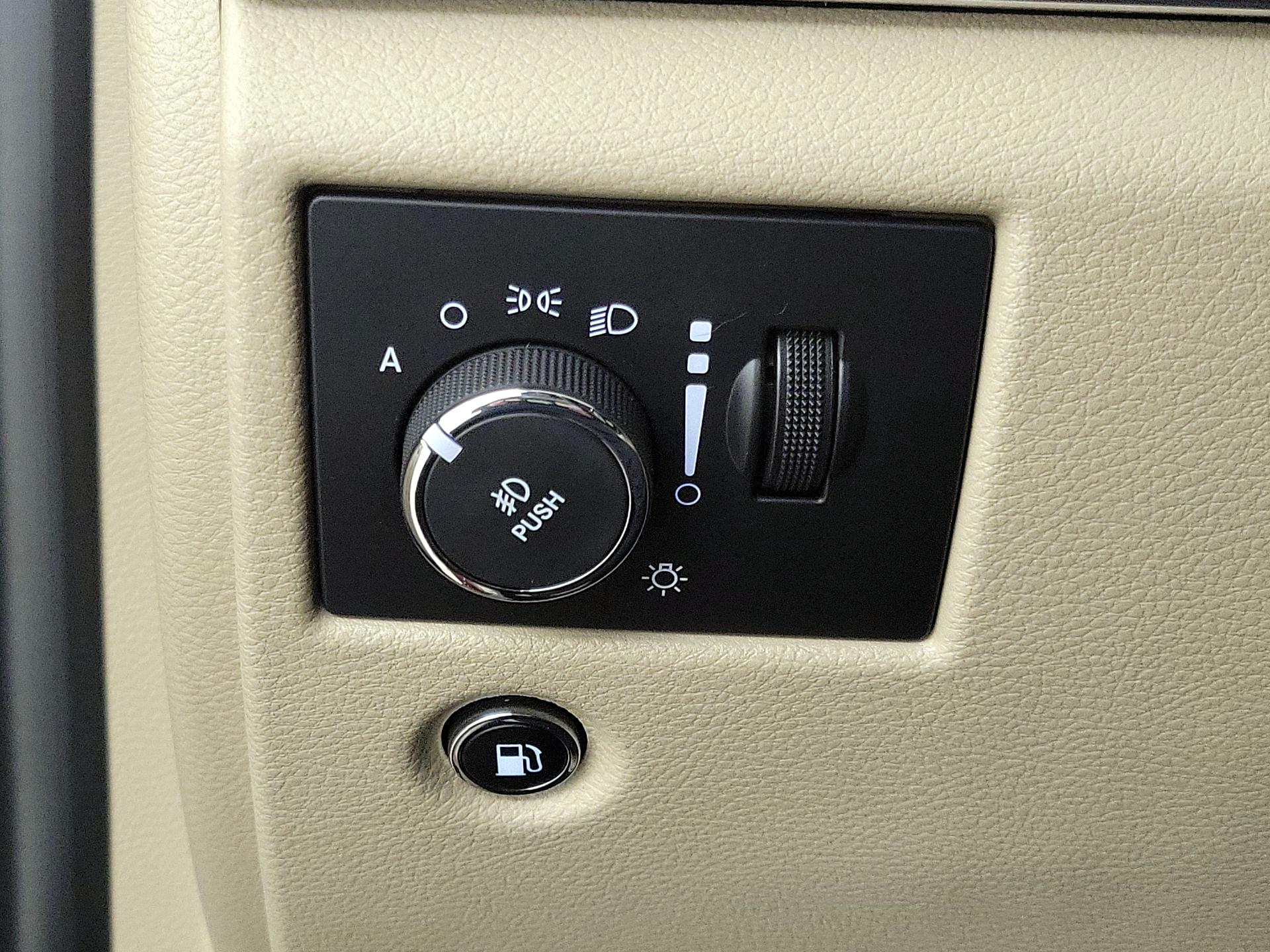 Thumbnail: 2015 Jeep Grand Cherokee - 13