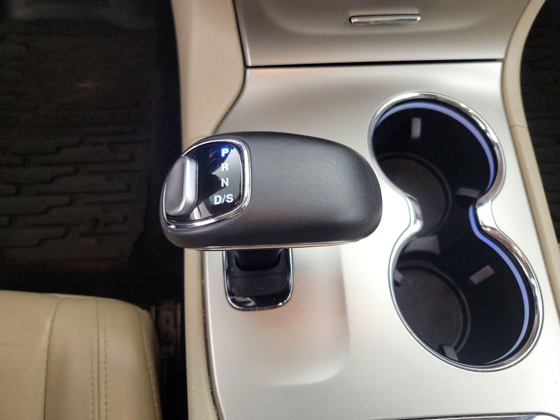 Thumbnail: 2015 Jeep Grand Cherokee - 18