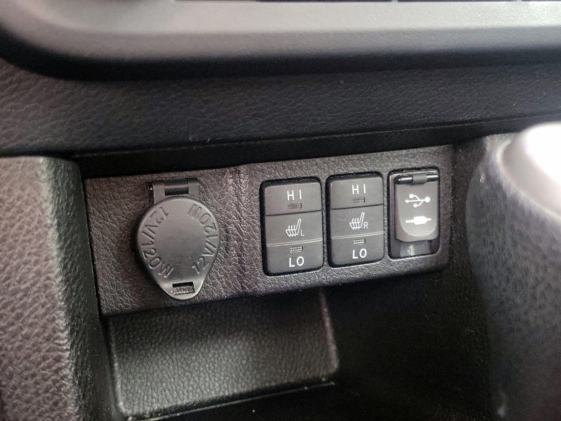 Thumbnail: 2016 Toyota Corolla - 18