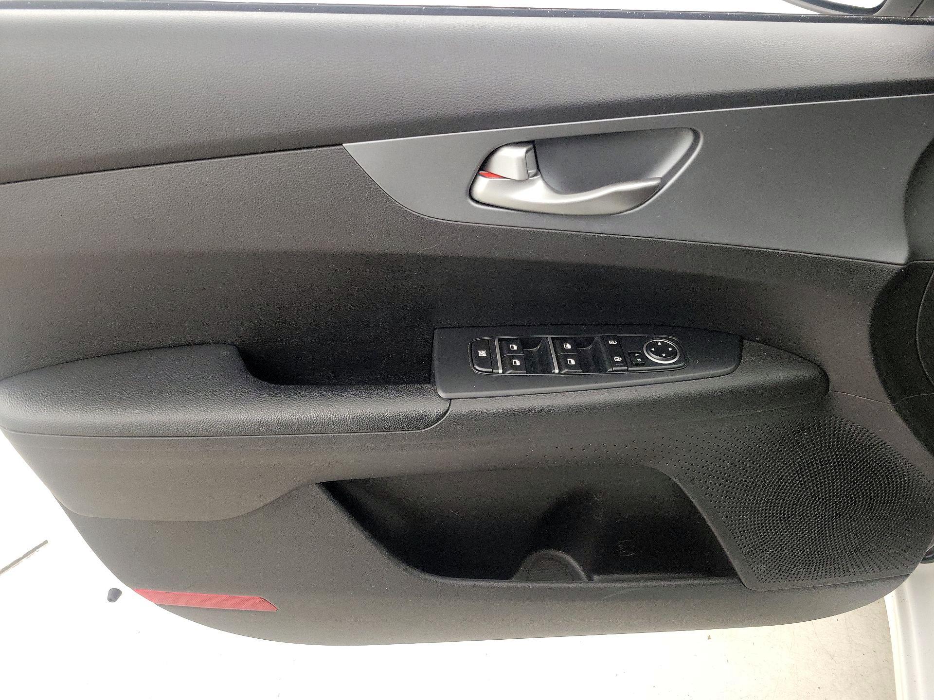 Thumbnail: 2021 Kia Forte - 12