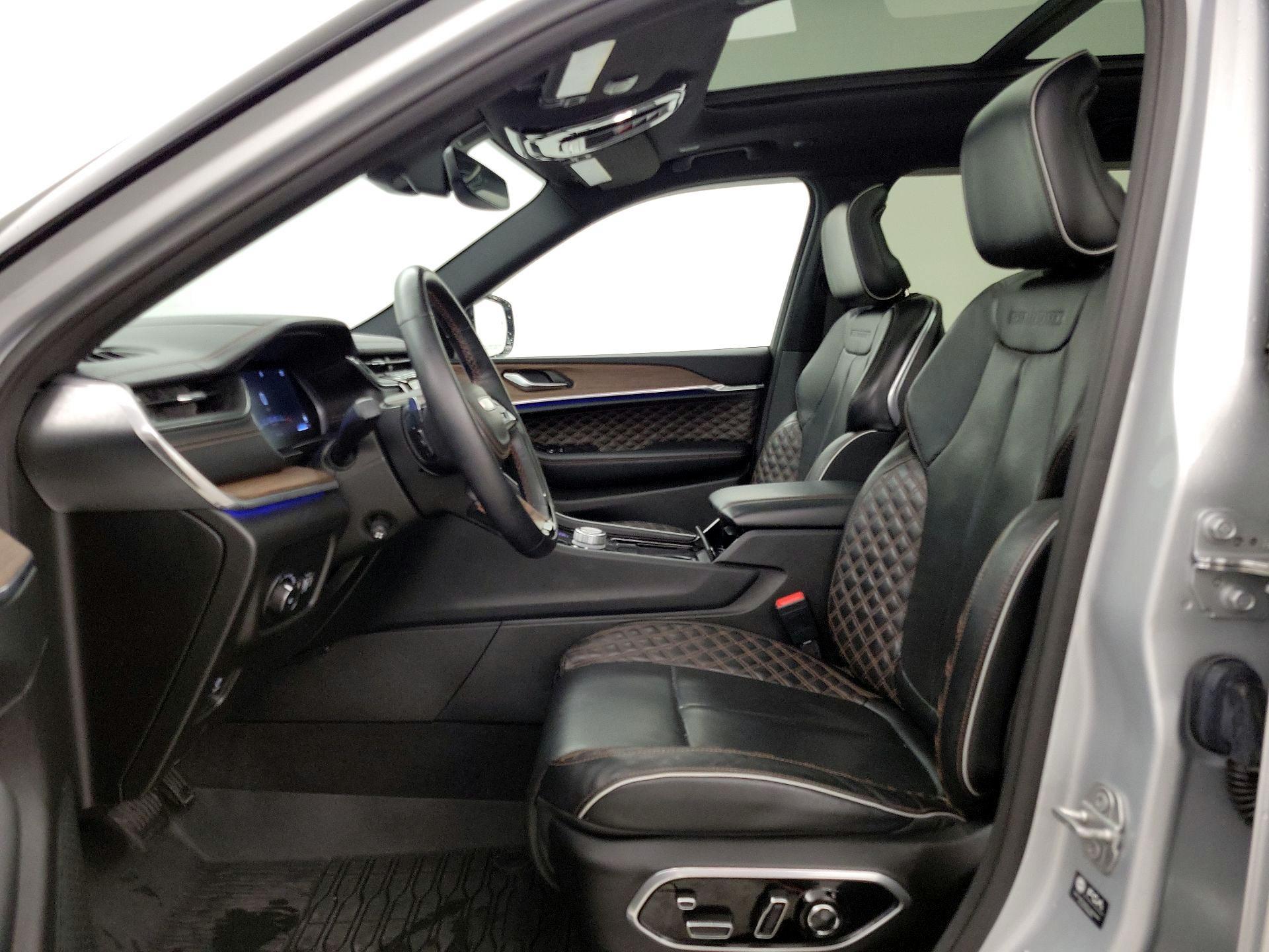 Thumbnail: 2022 Jeep Grand Cherokee L - 11