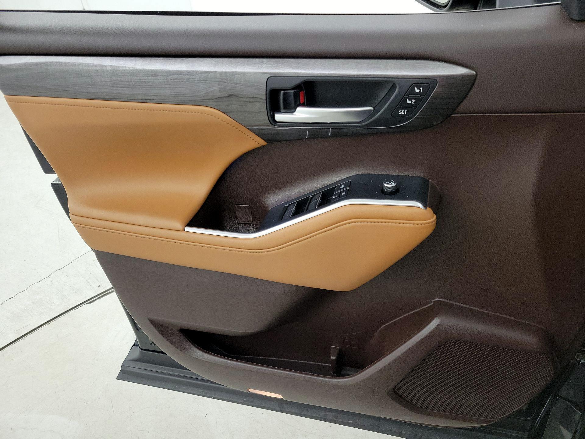 Thumbnail: 2021 Toyota Highlander - 12