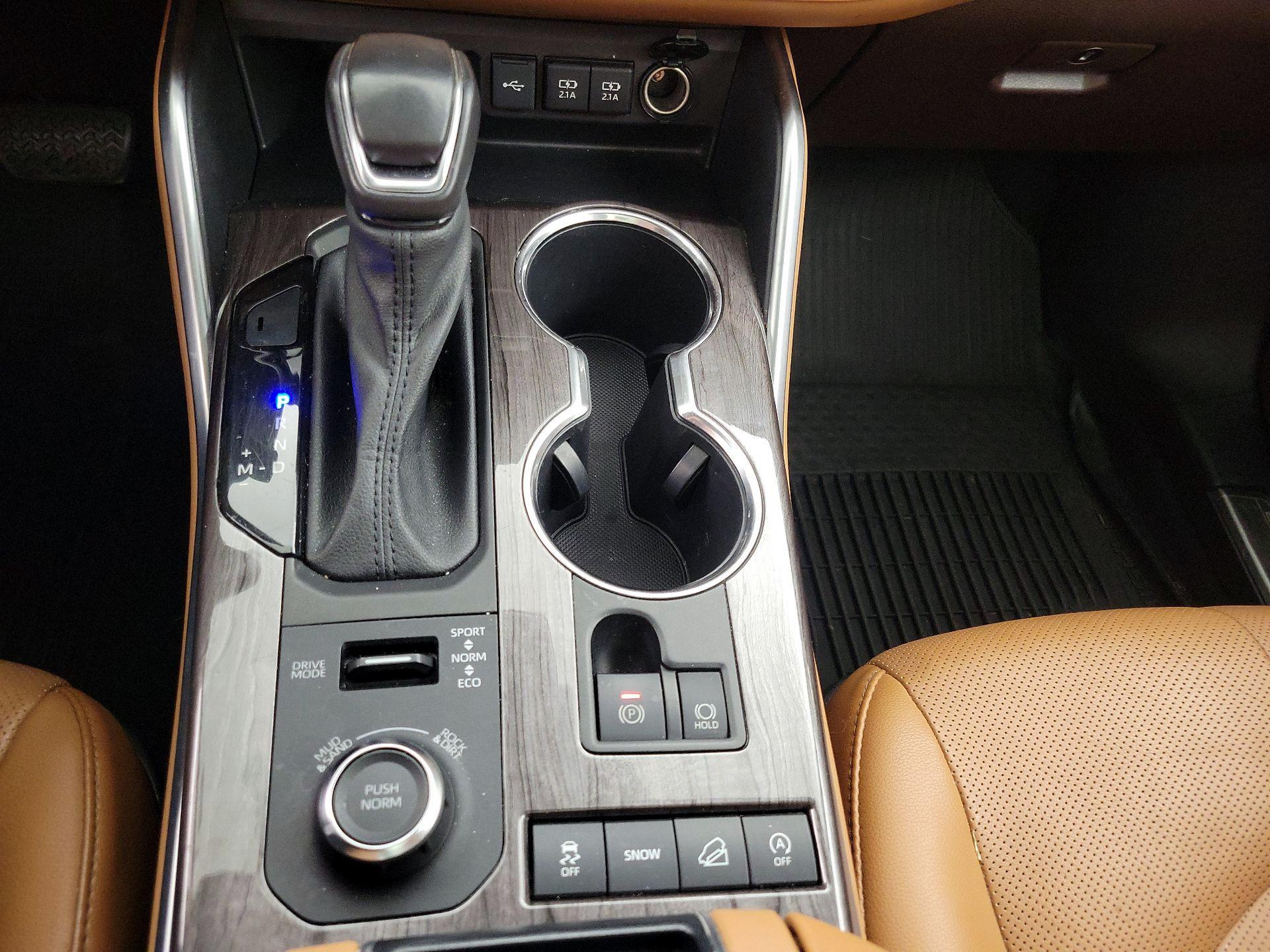 Thumbnail: 2021 Toyota Highlander - 18