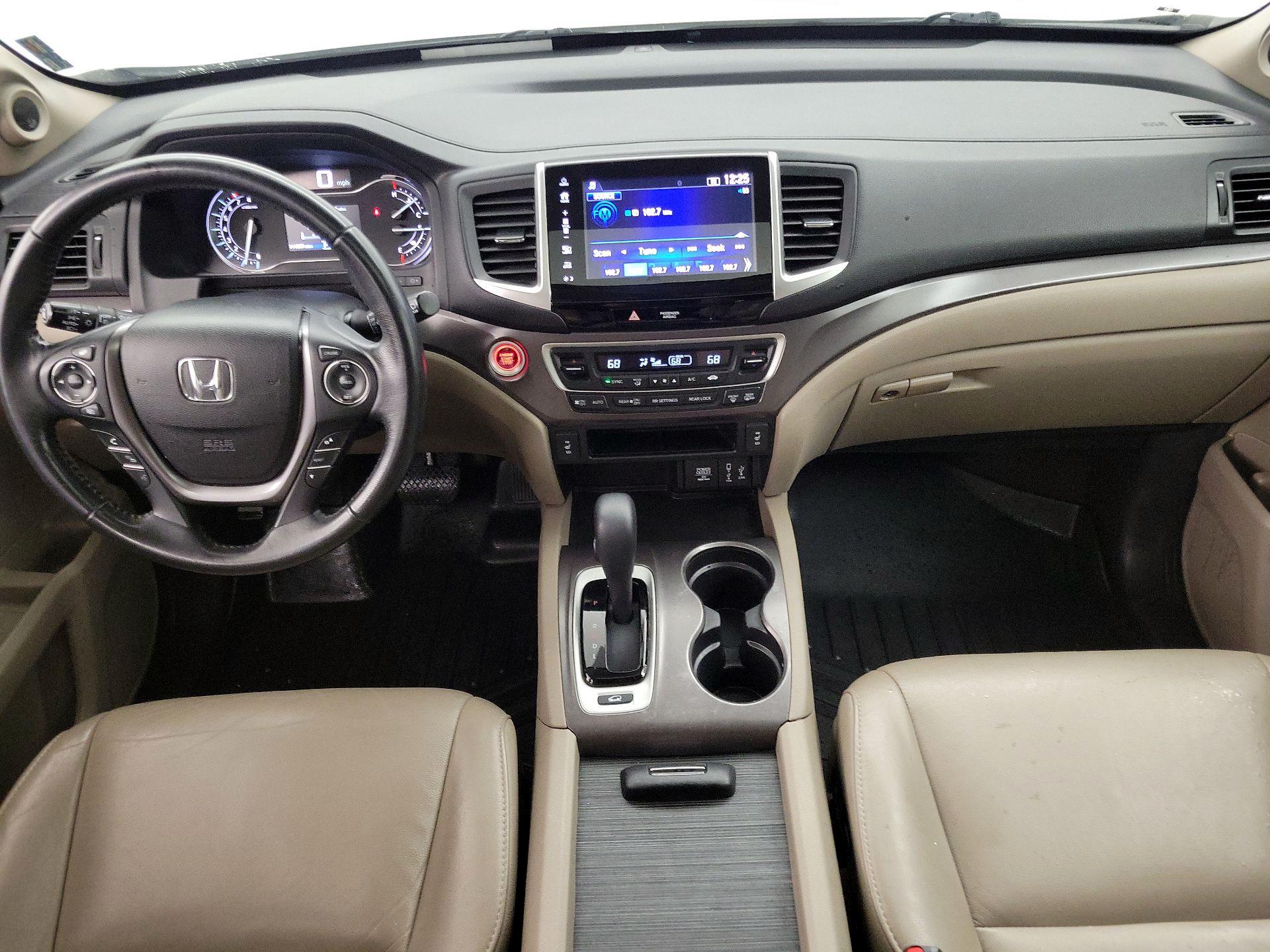 Thumbnail: 2017 Honda Pilot - 9