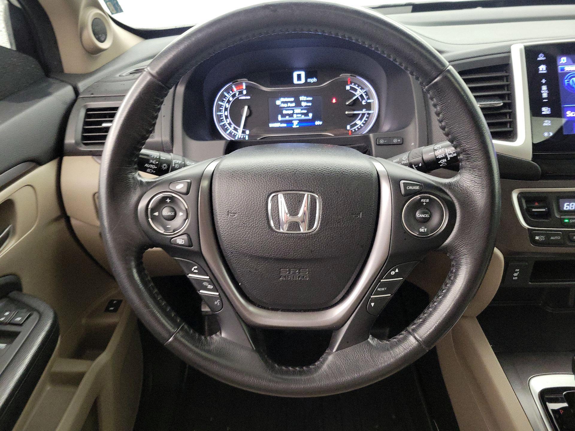 Thumbnail: 2017 Honda Pilot - 10