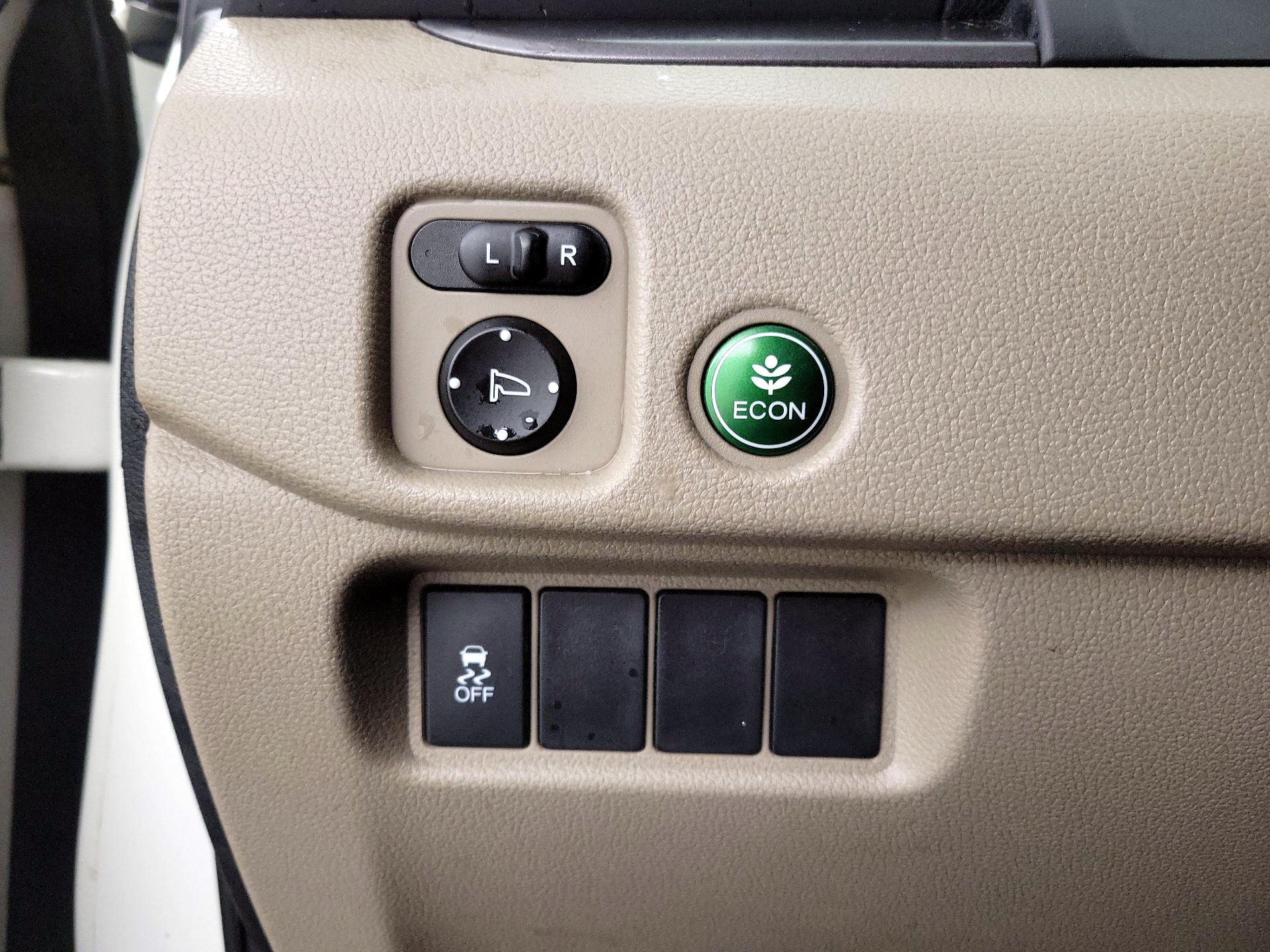 Thumbnail: 2017 Honda Pilot - 13