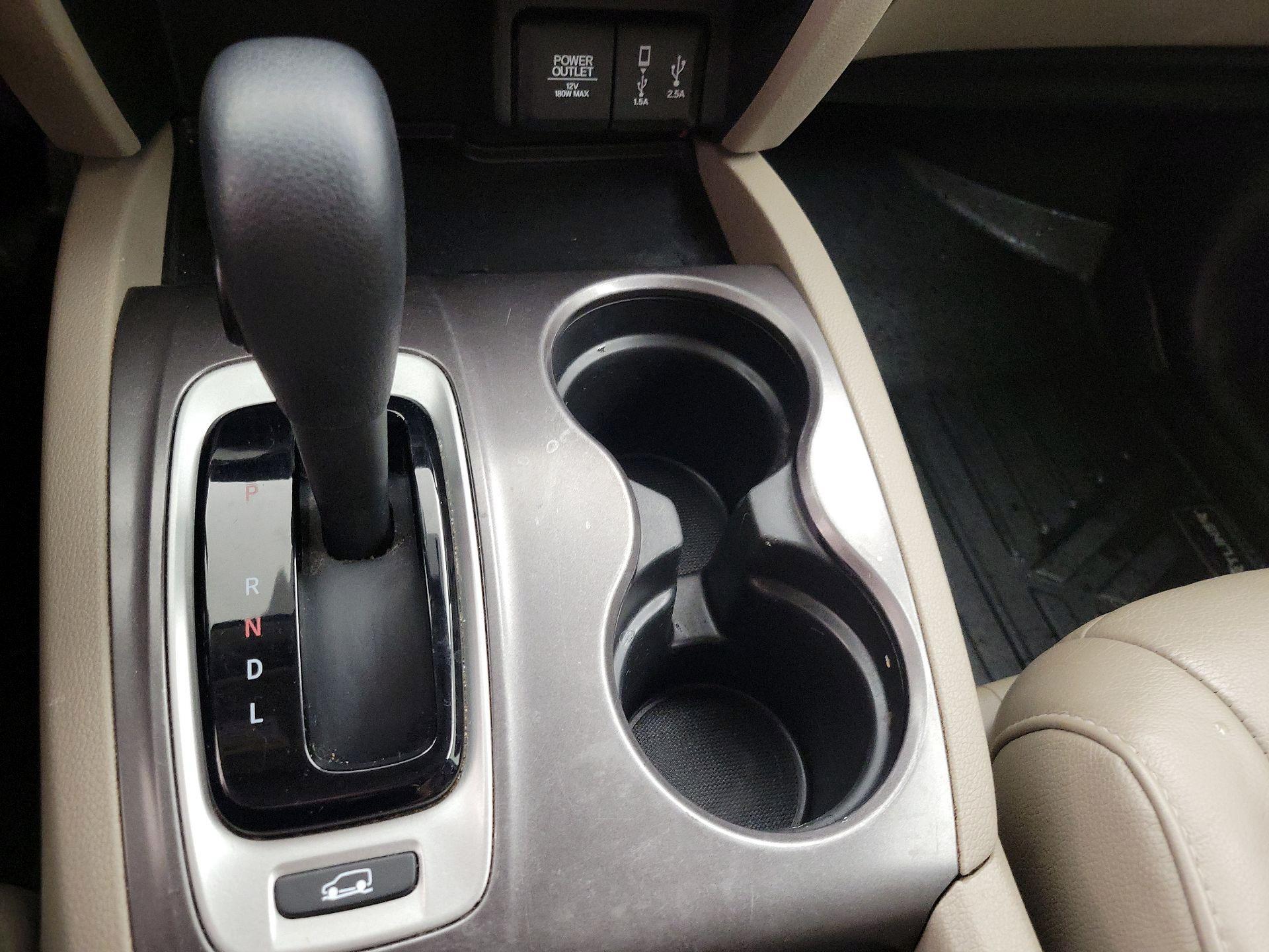 Thumbnail: 2017 Honda Pilot - 17