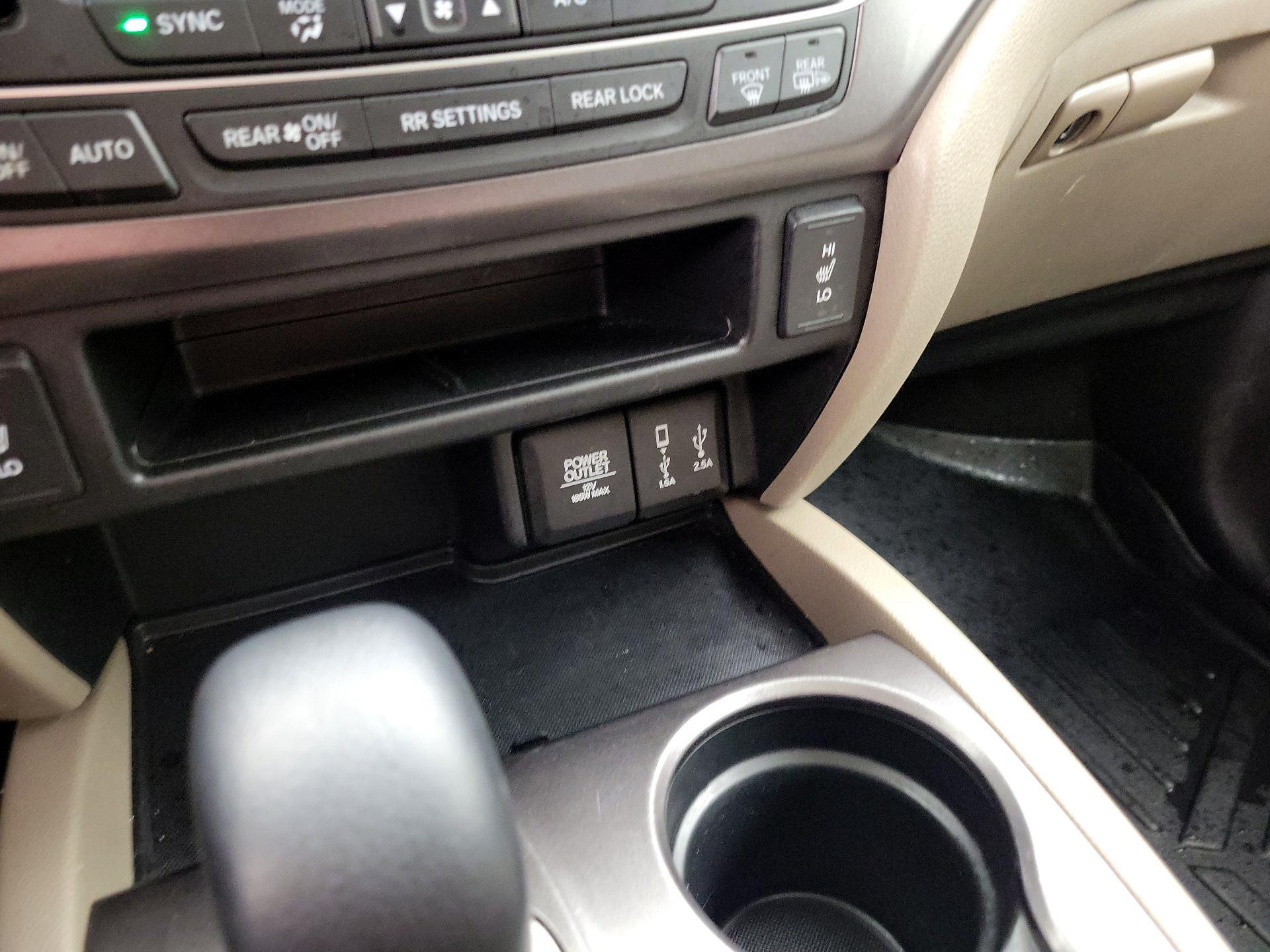 Thumbnail: 2017 Honda Pilot - 18