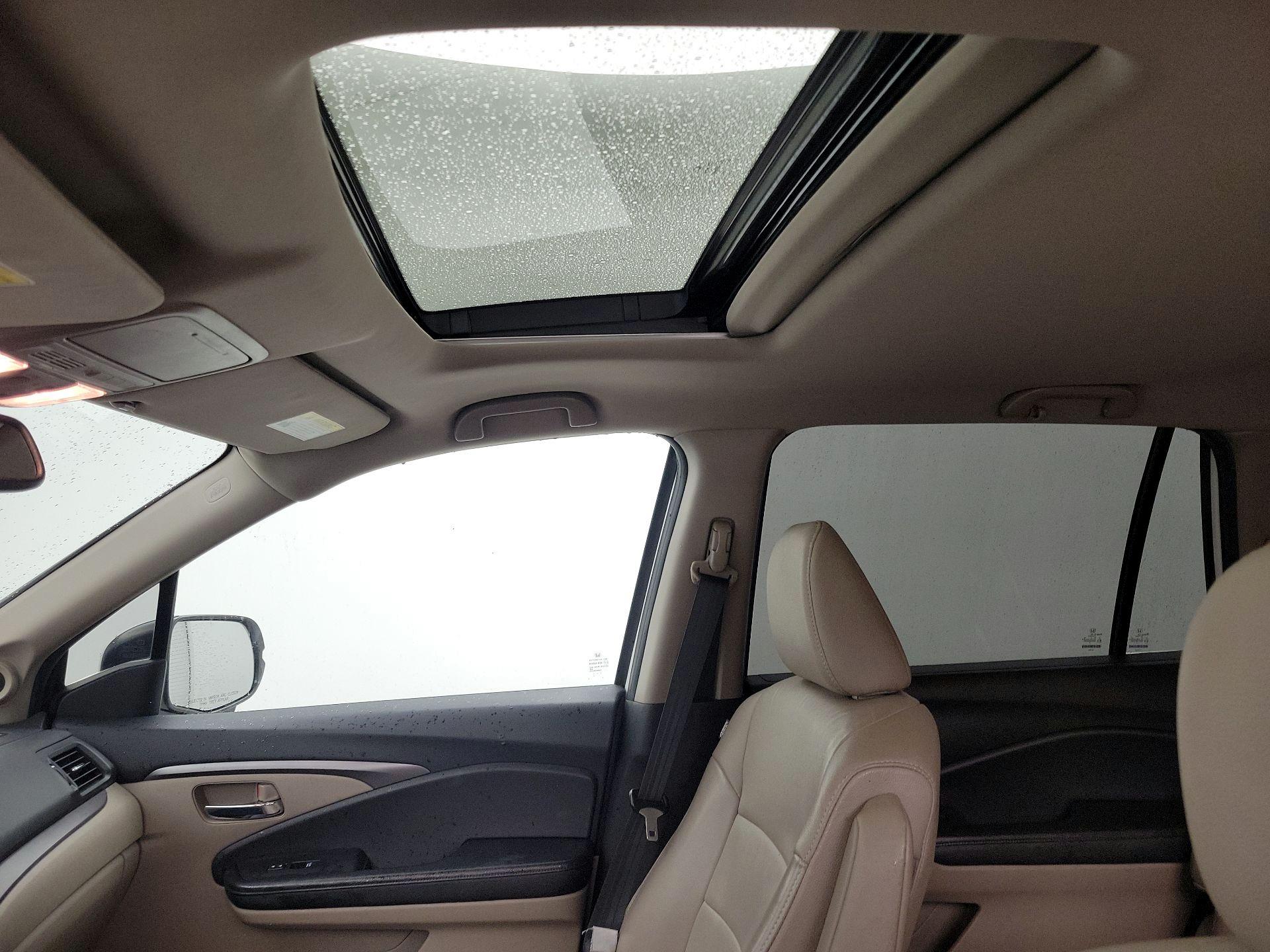 Thumbnail: 2017 Honda Pilot - 19