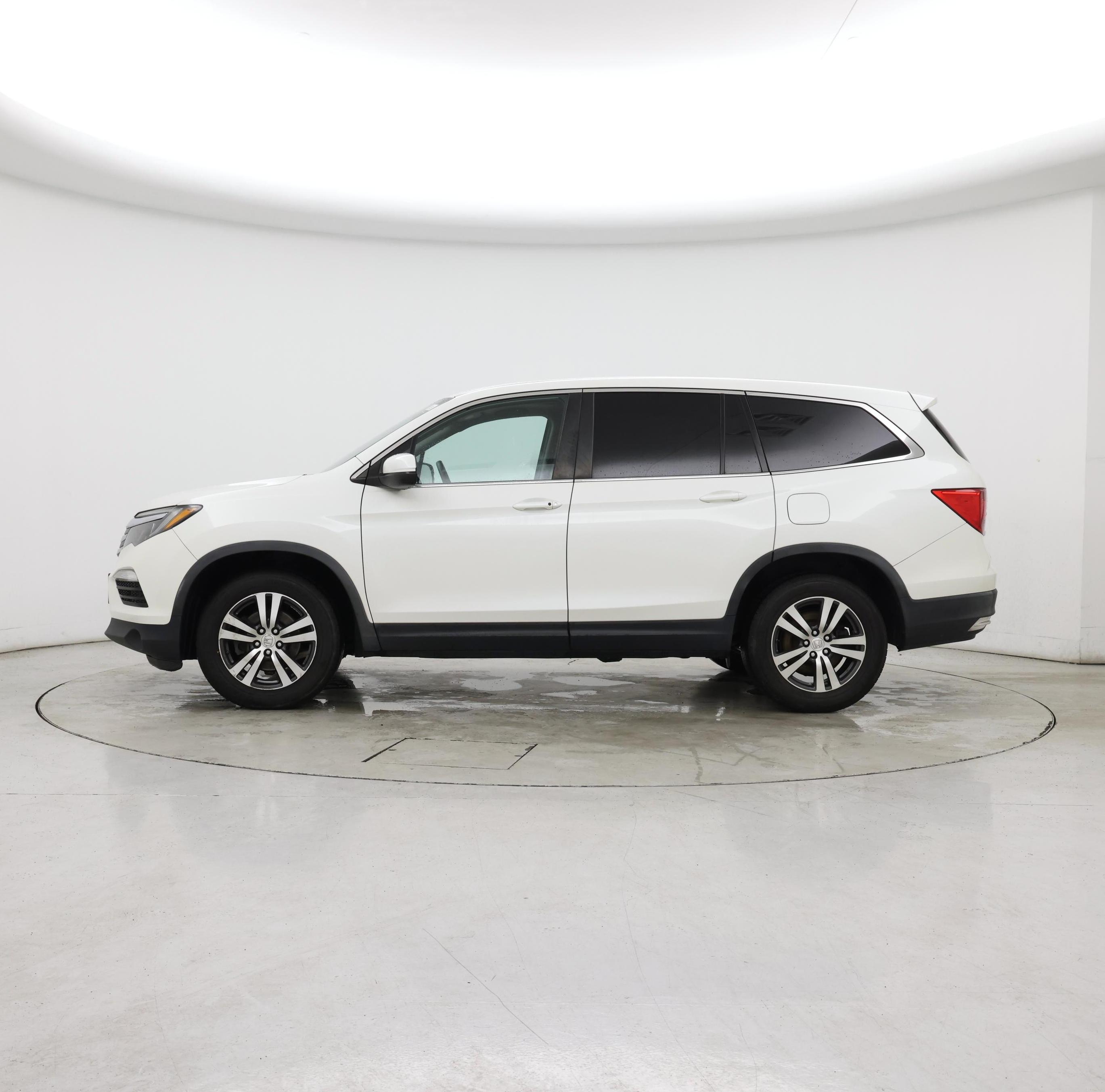 Thumbnail: 2017 Honda Pilot - 3