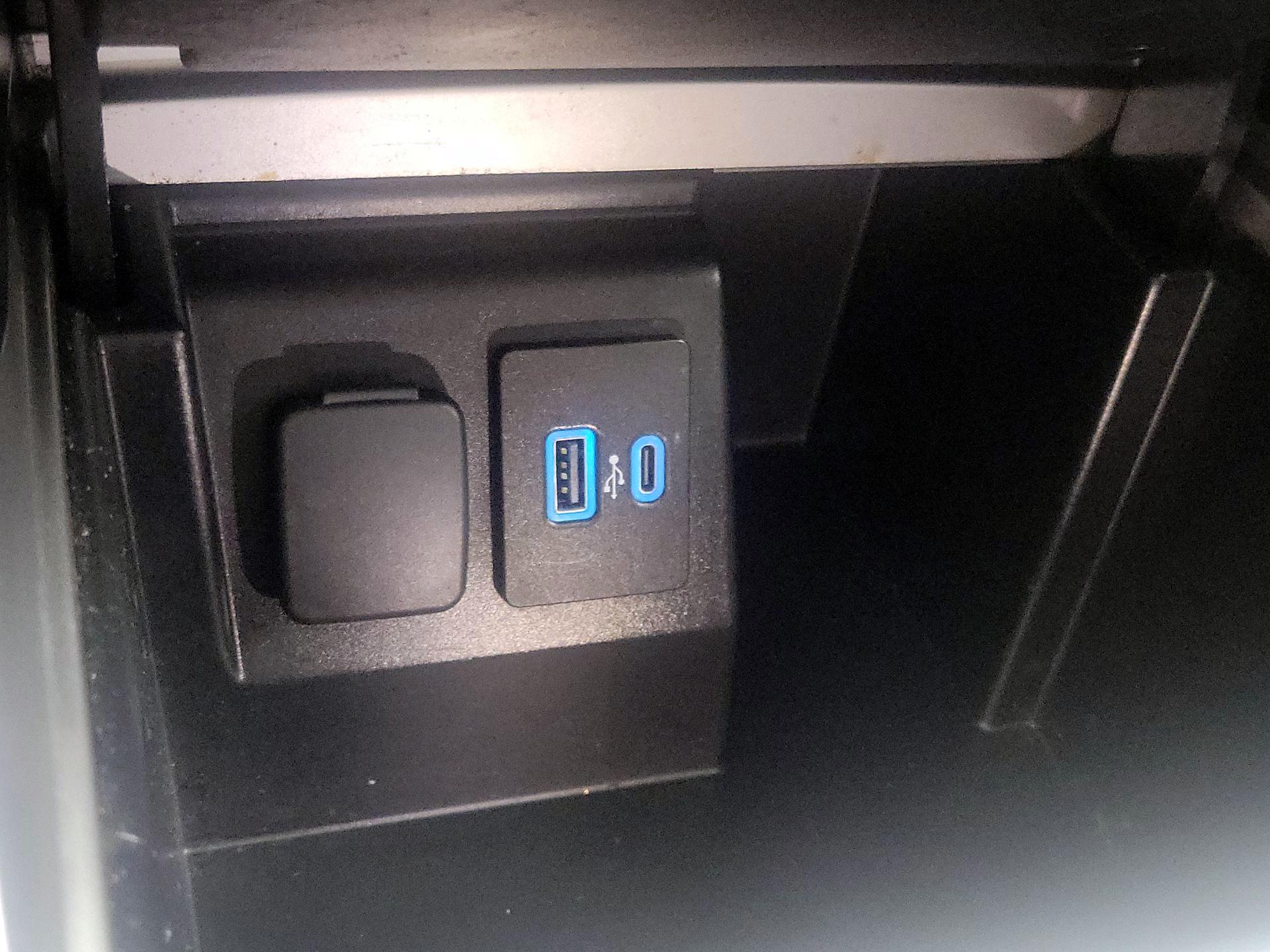 Thumbnail: 2021 Ford Explorer - 19