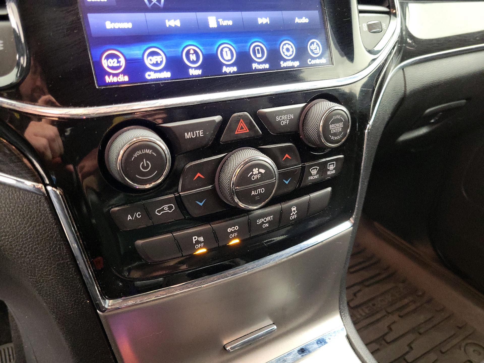 Thumbnail: 2020 Jeep Grand Cherokee - 17