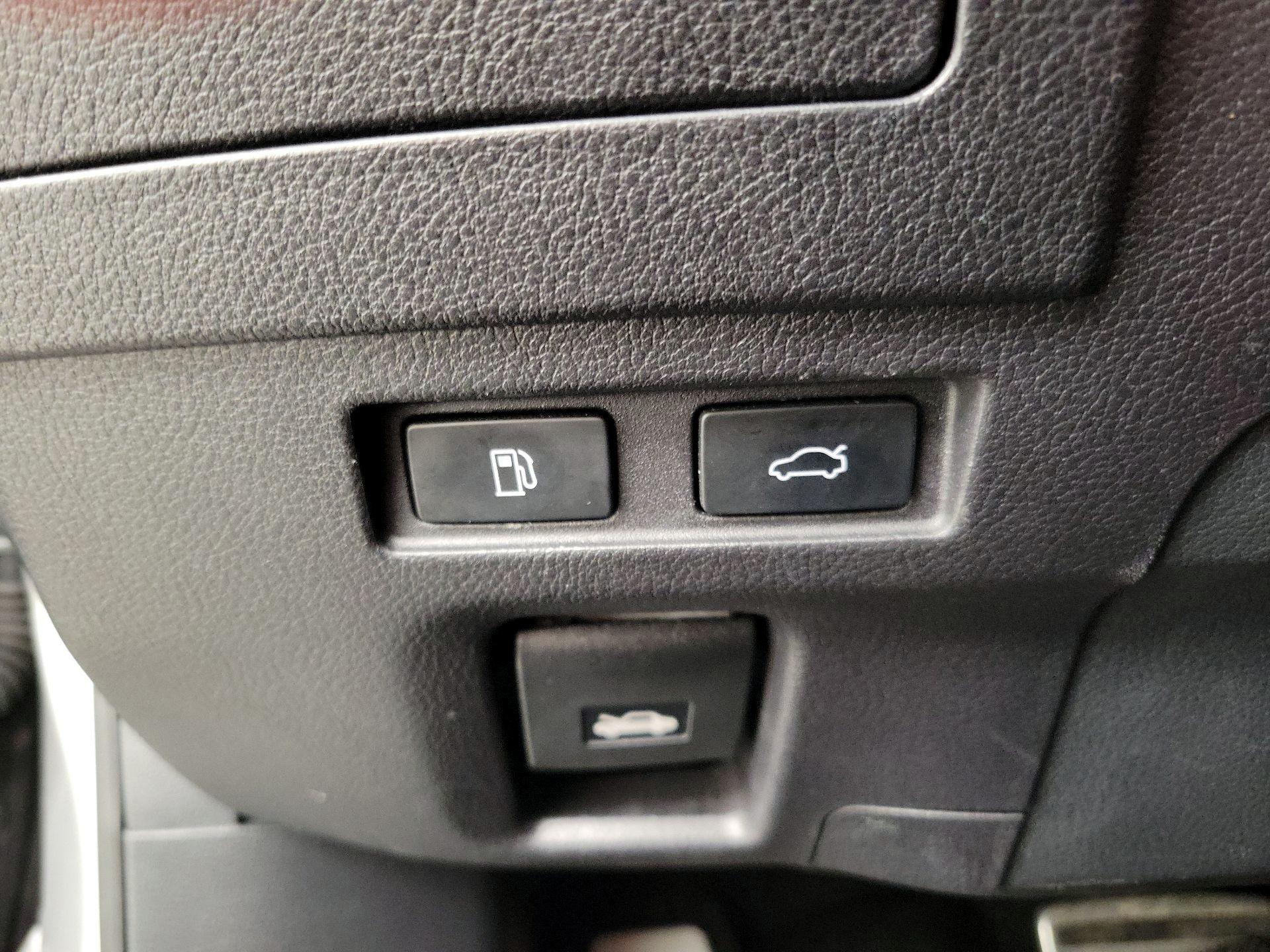 Thumbnail: 2019 Lexus ES - 13