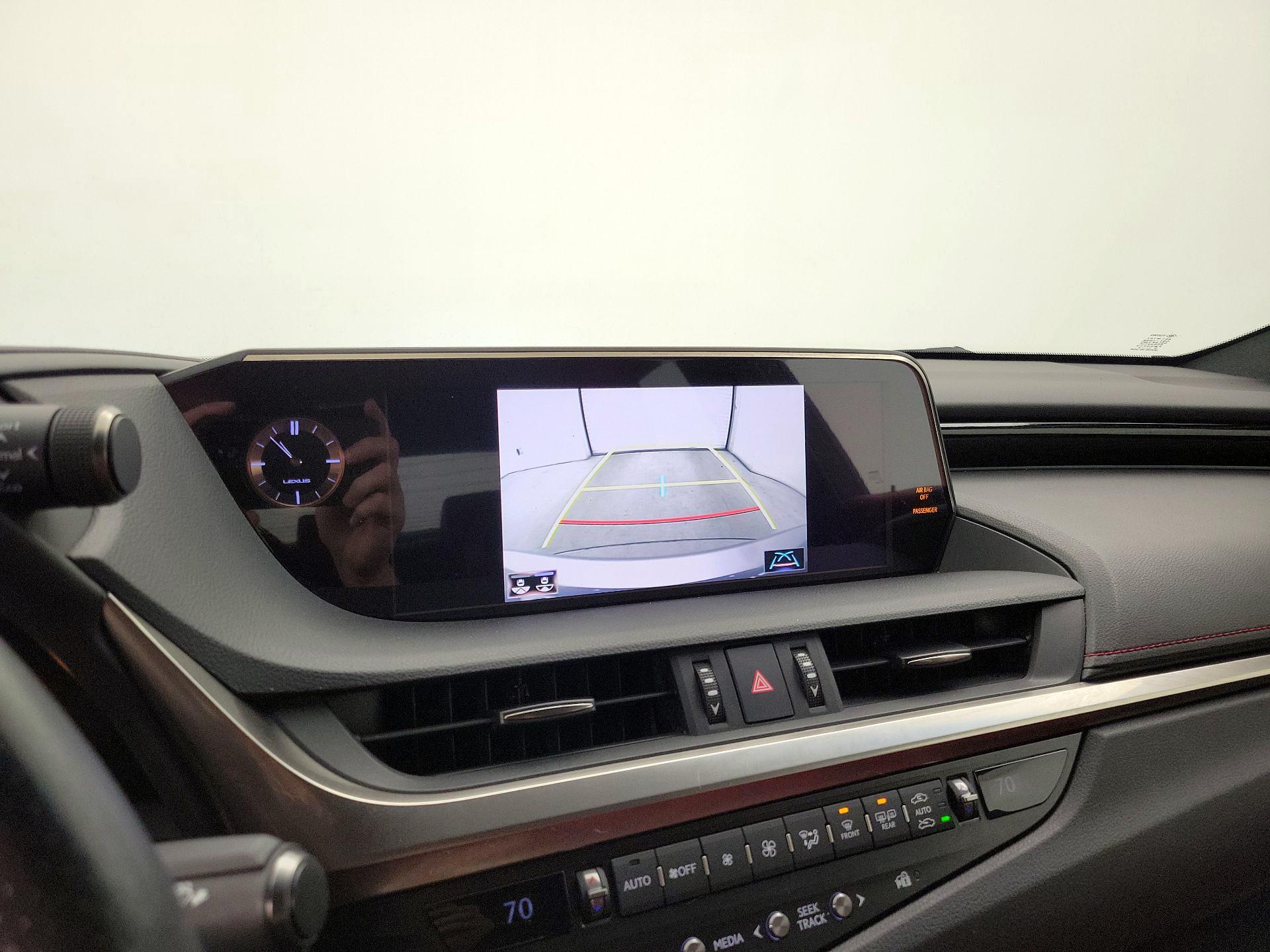 Thumbnail: 2019 Lexus ES - 15