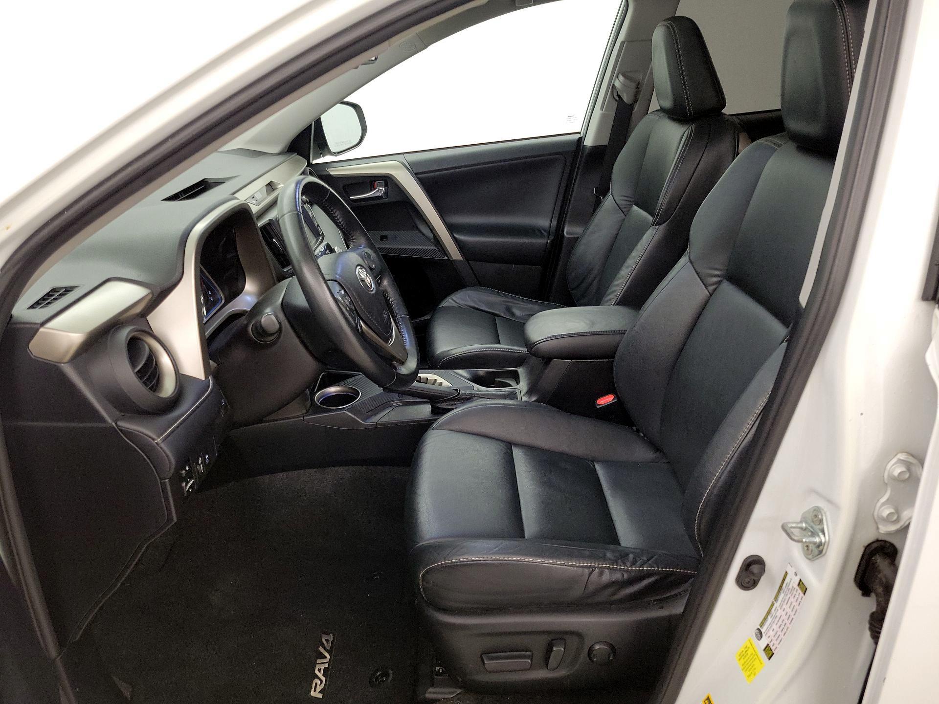 Thumbnail: 2015 Toyota RAV4 - 11