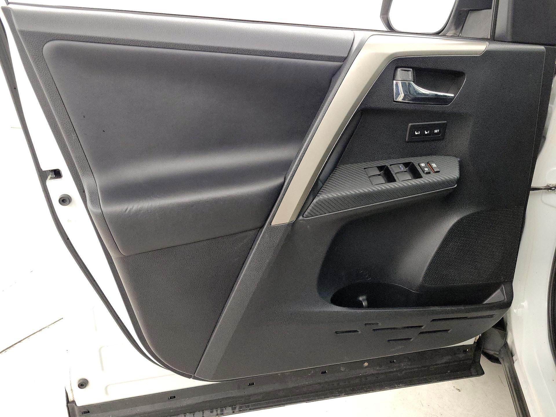 Thumbnail: 2015 Toyota RAV4 - 12