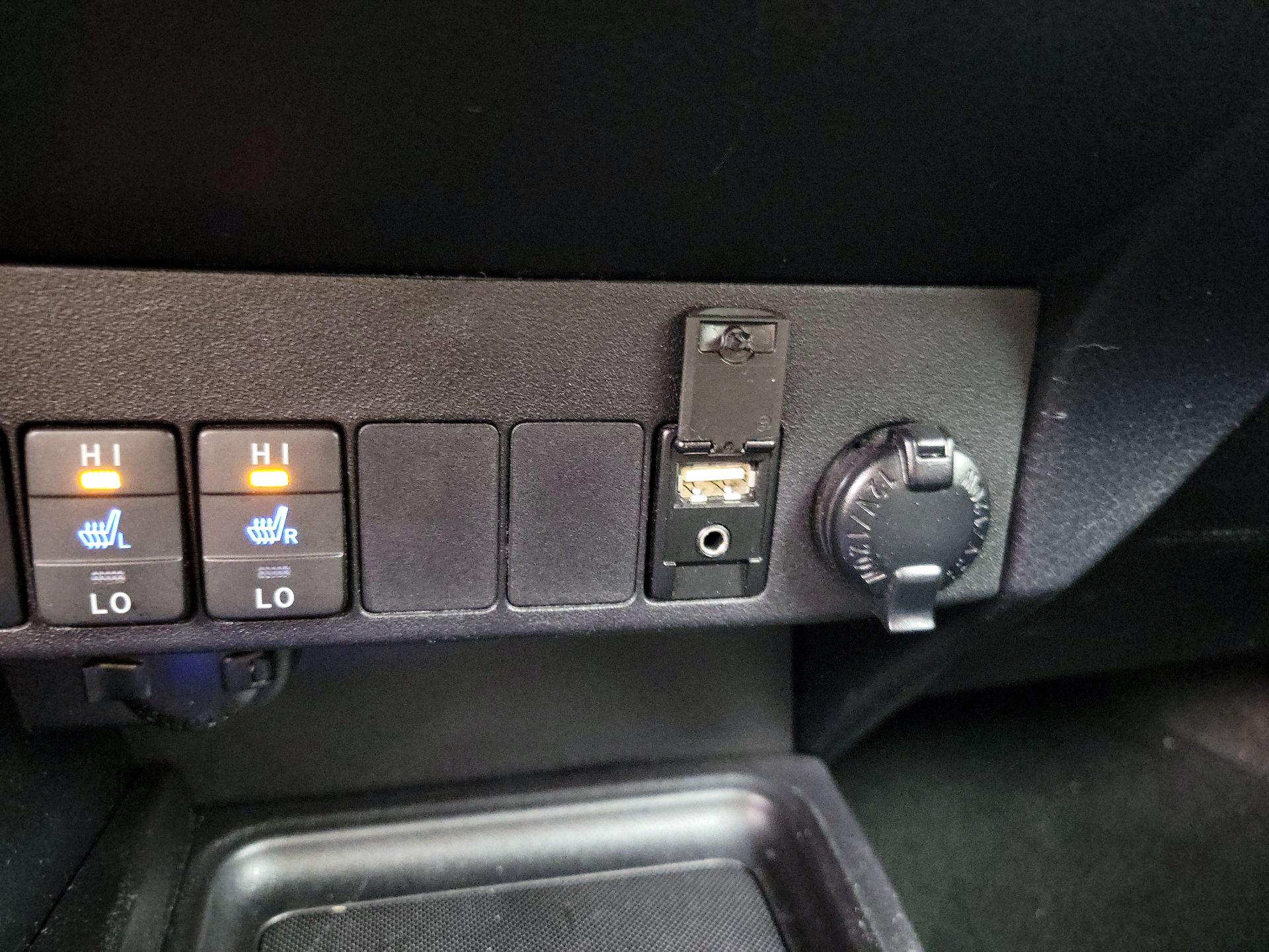 Thumbnail: 2015 Toyota RAV4 - 19