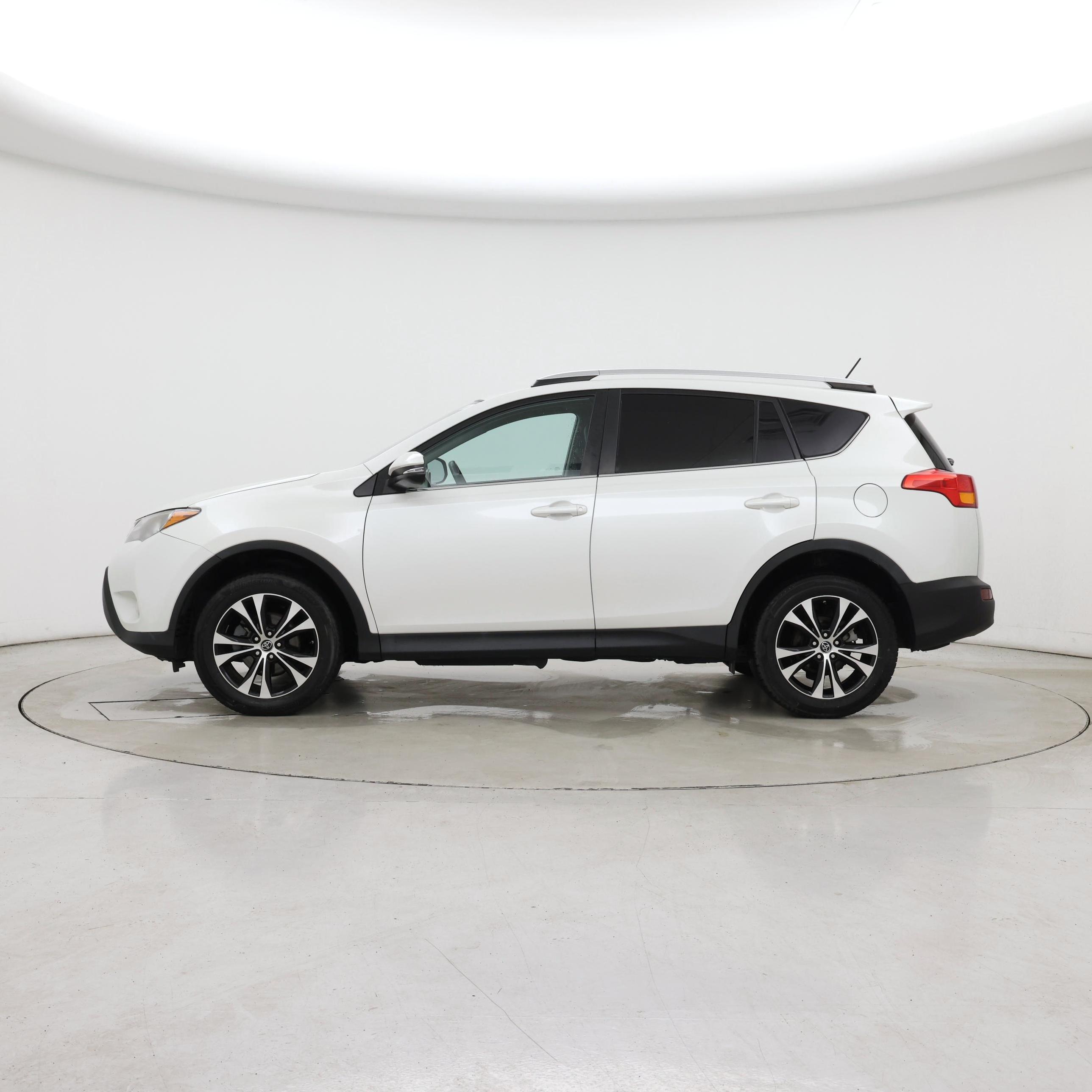 Thumbnail: 2015 Toyota RAV4 - 3