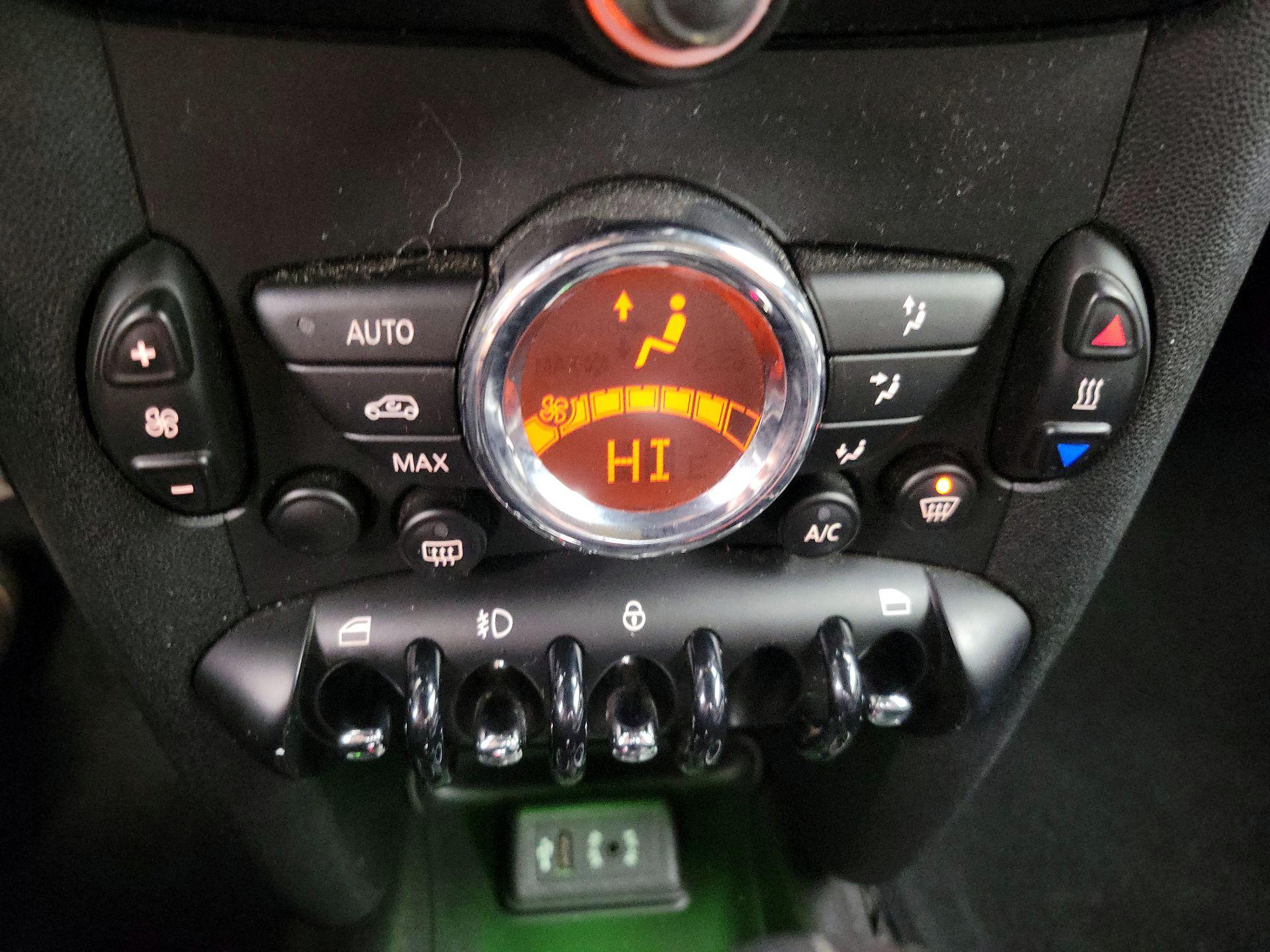 Thumbnail: 2015 MINI Cooper Roadster - 14