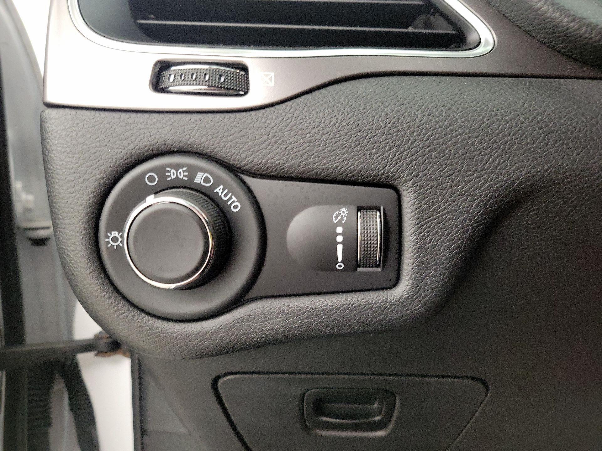 Thumbnail: 2021 Jeep Cherokee - 13