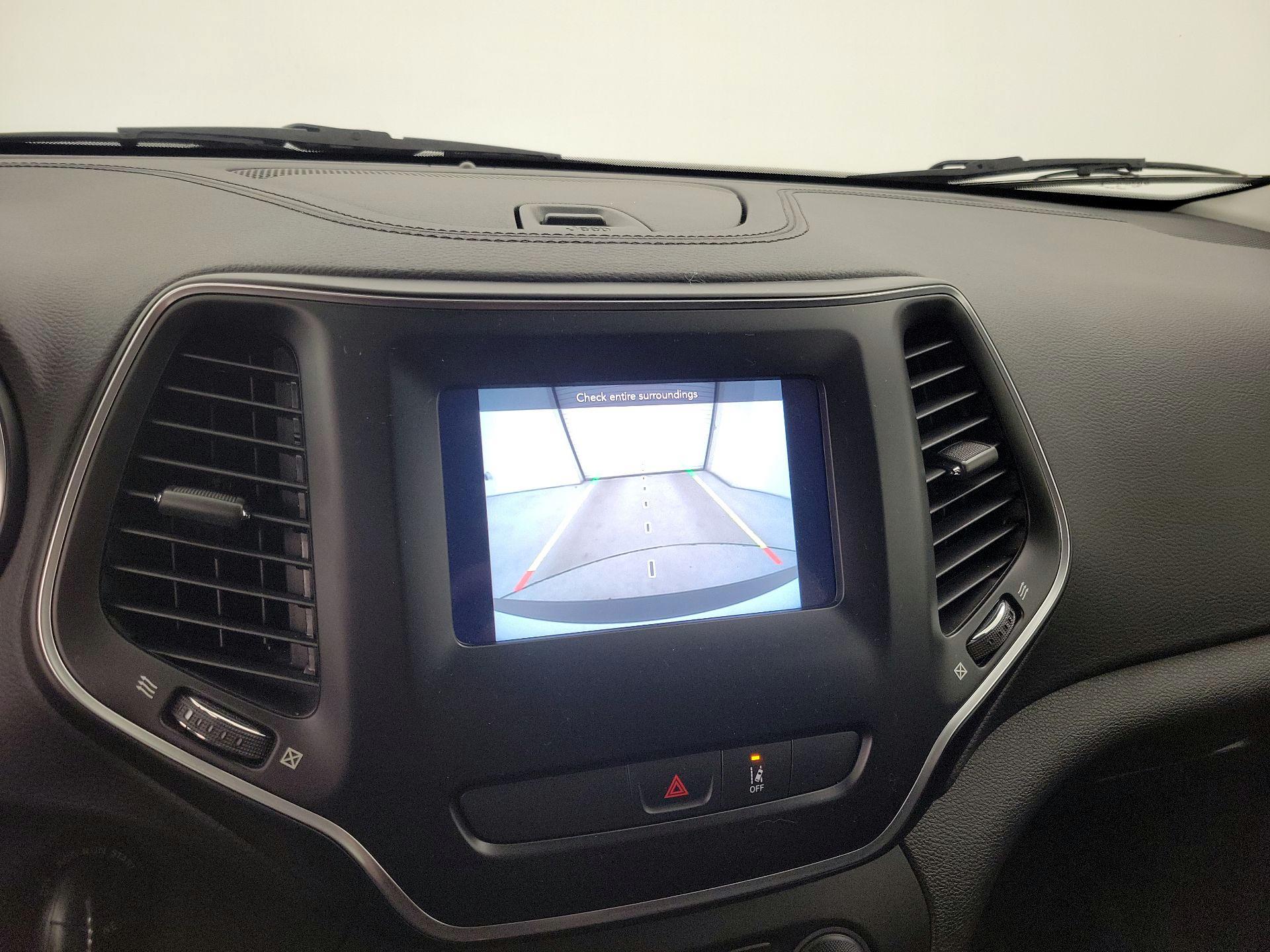 Thumbnail: 2021 Jeep Cherokee - 14