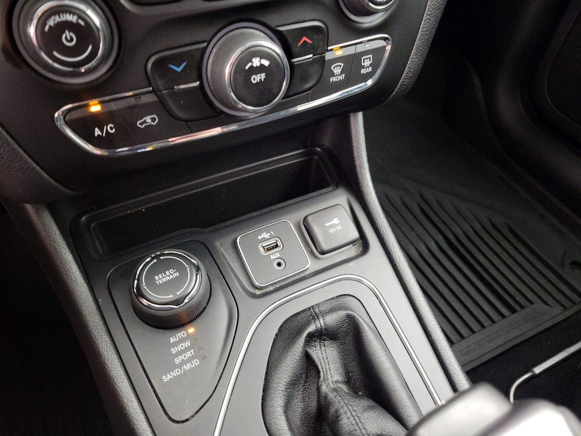 Thumbnail: 2021 Jeep Cherokee - 18