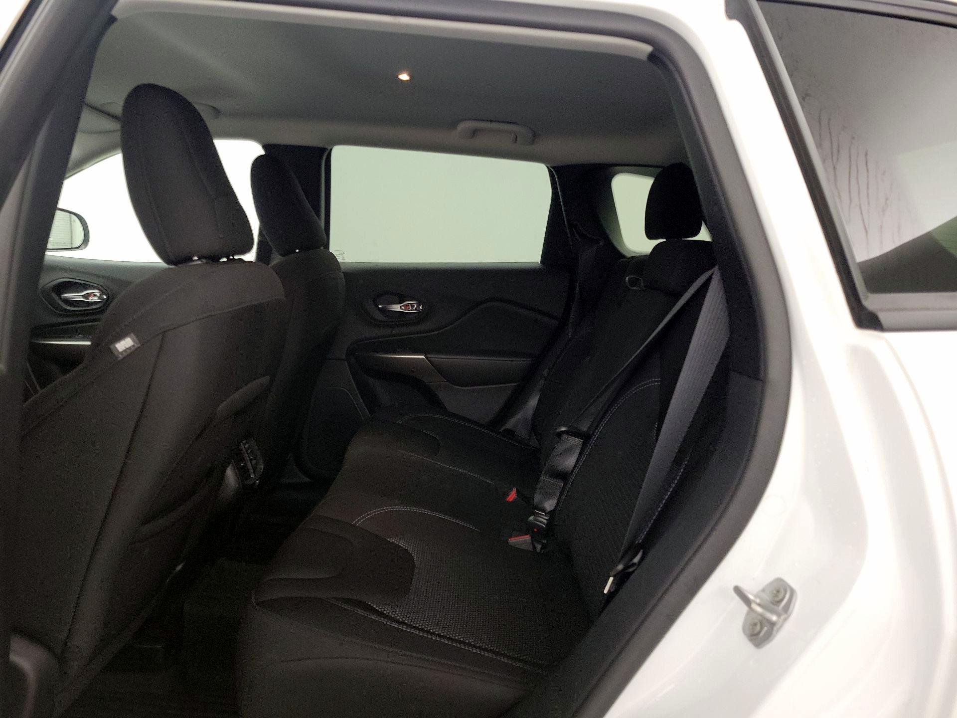 Thumbnail: 2021 Jeep Cherokee - 19