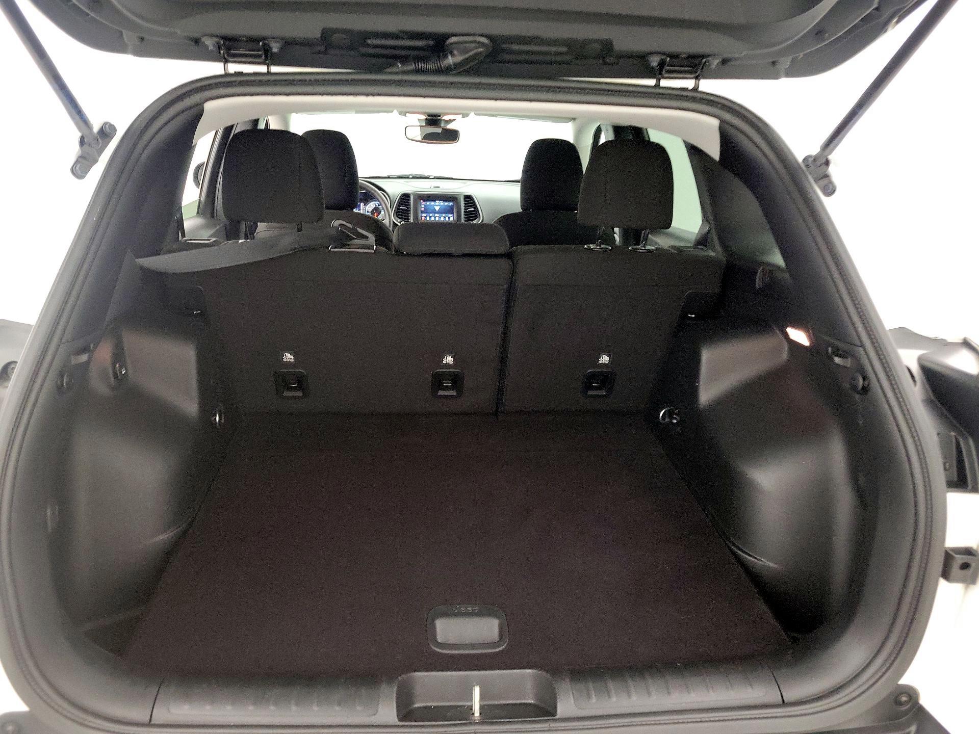 Thumbnail: 2021 Jeep Cherokee - 20