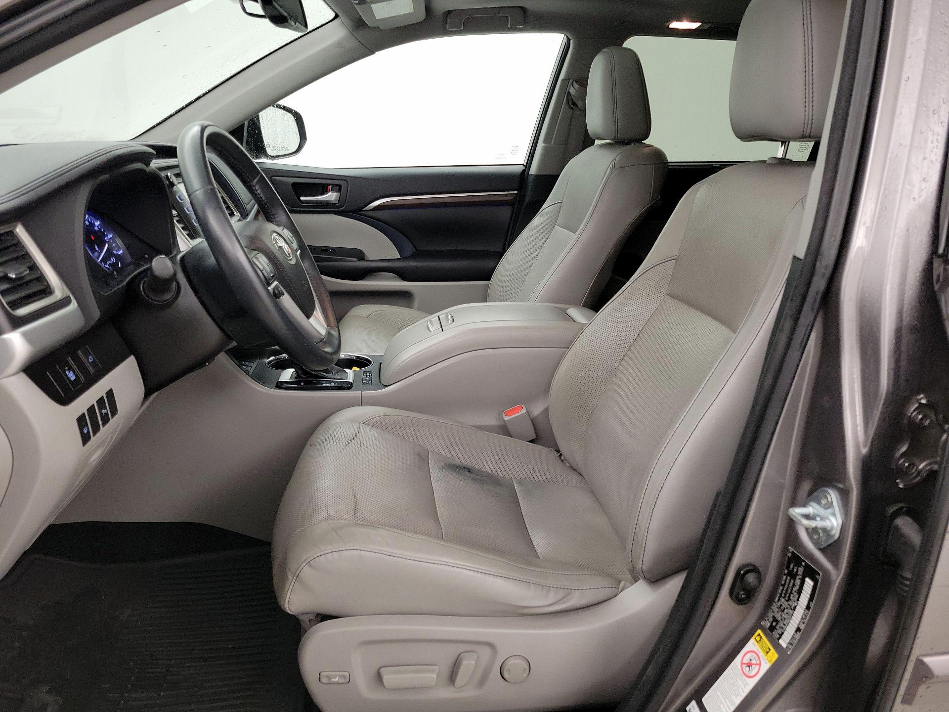 Thumbnail: 2016 Toyota Highlander - 11