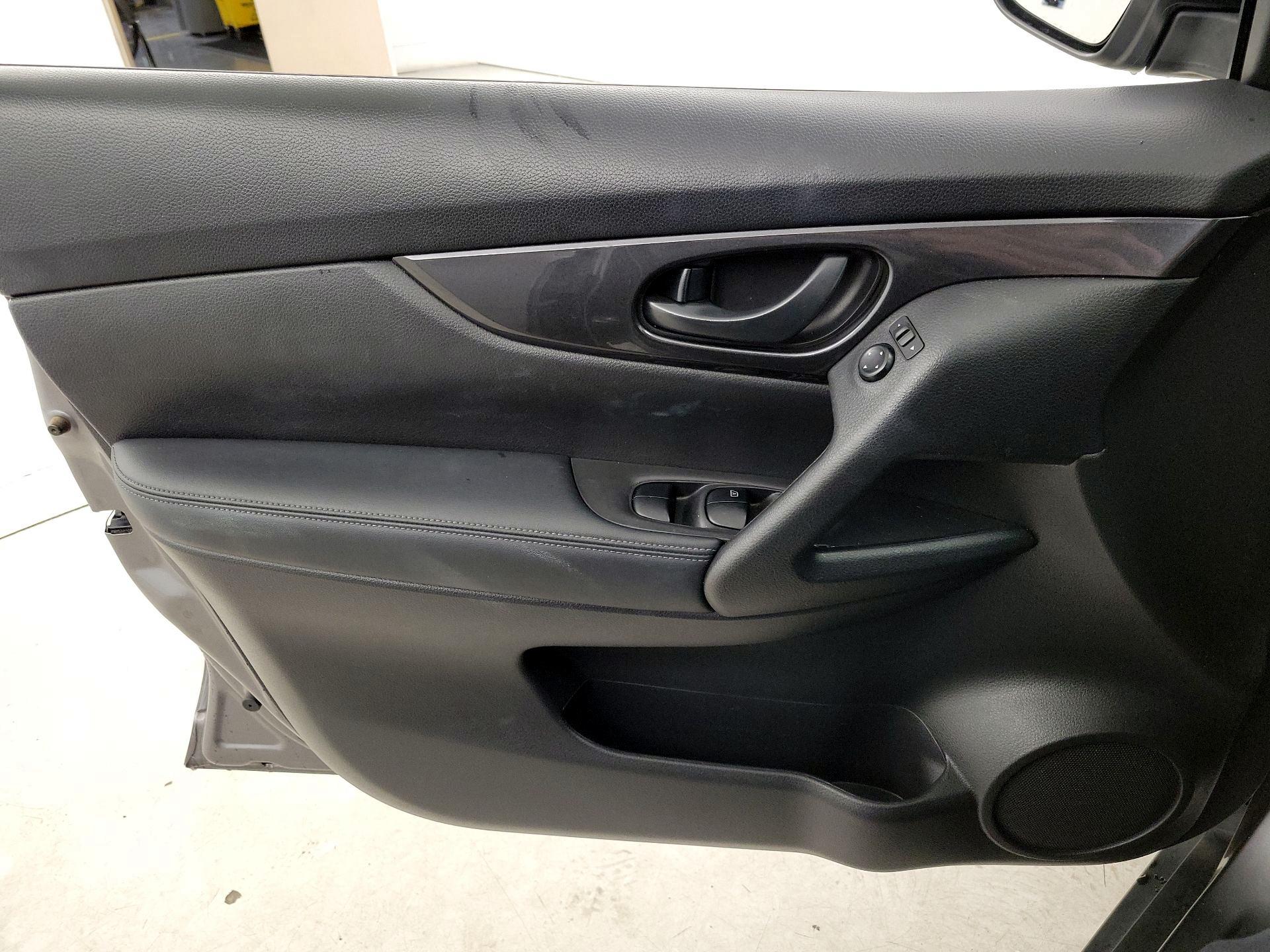 Thumbnail: 2019 Nissan Rogue - 12