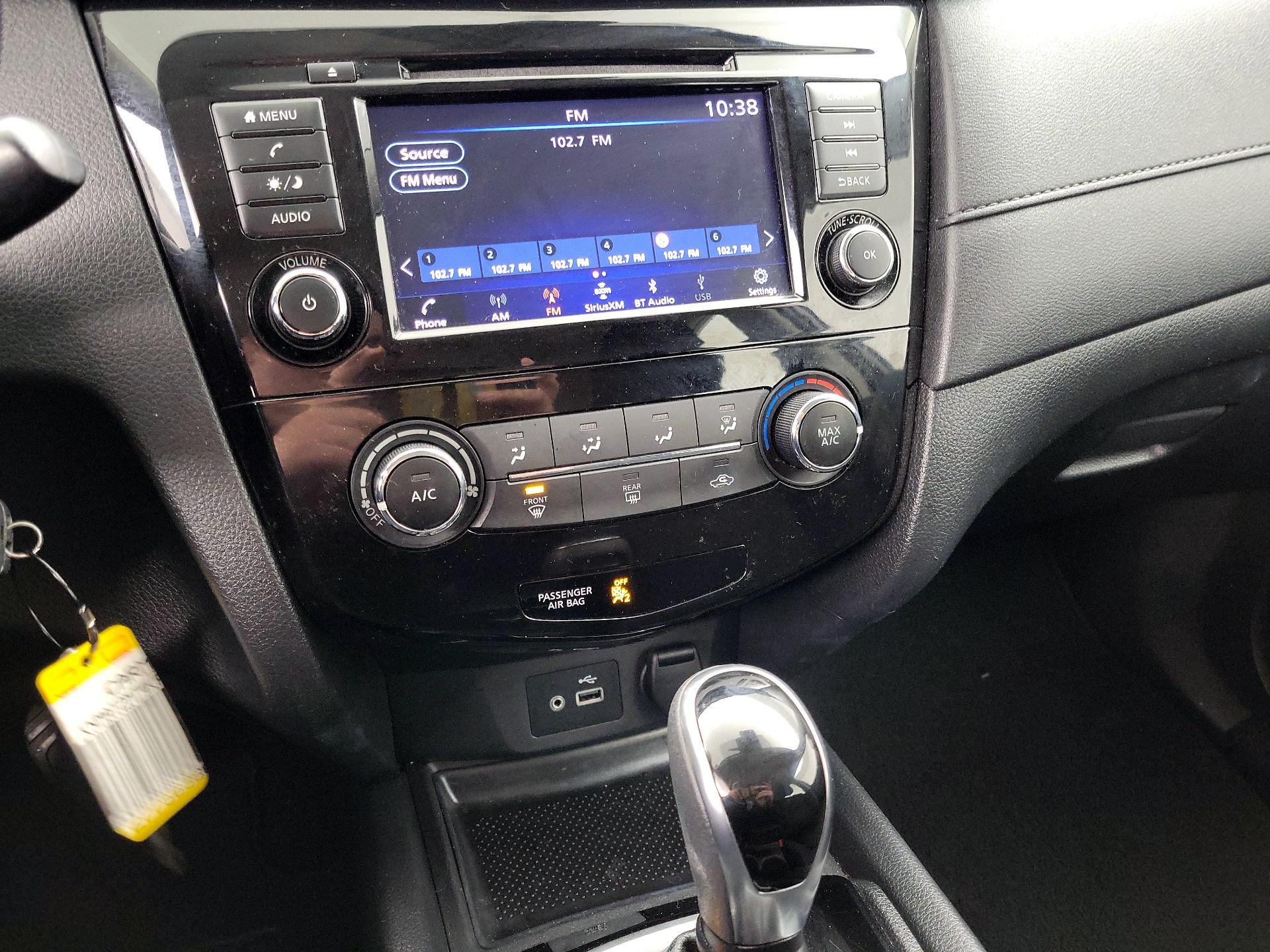 Thumbnail: 2019 Nissan Rogue - 16