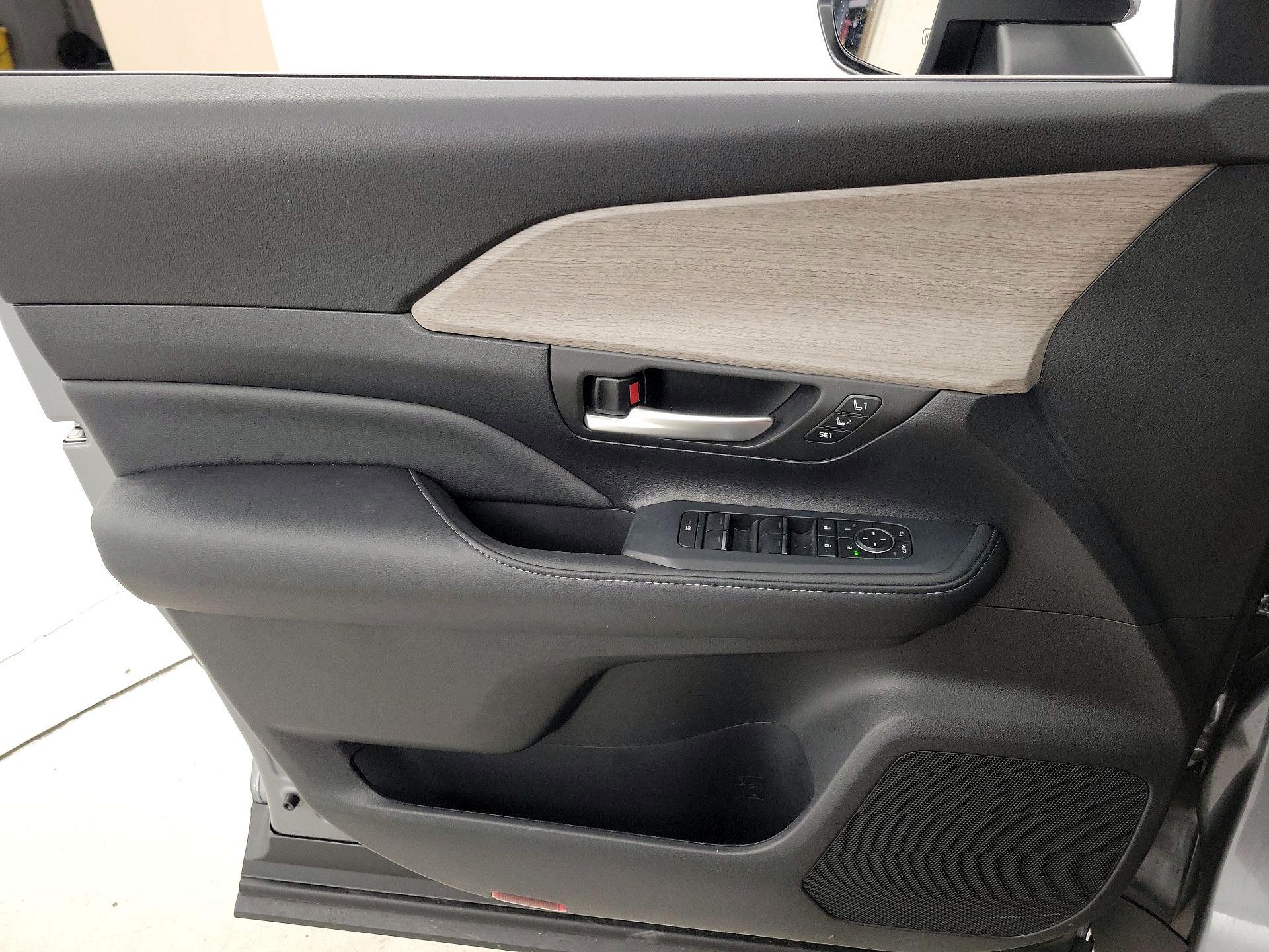 Thumbnail: 2025 Toyota Grand Highlander - 12