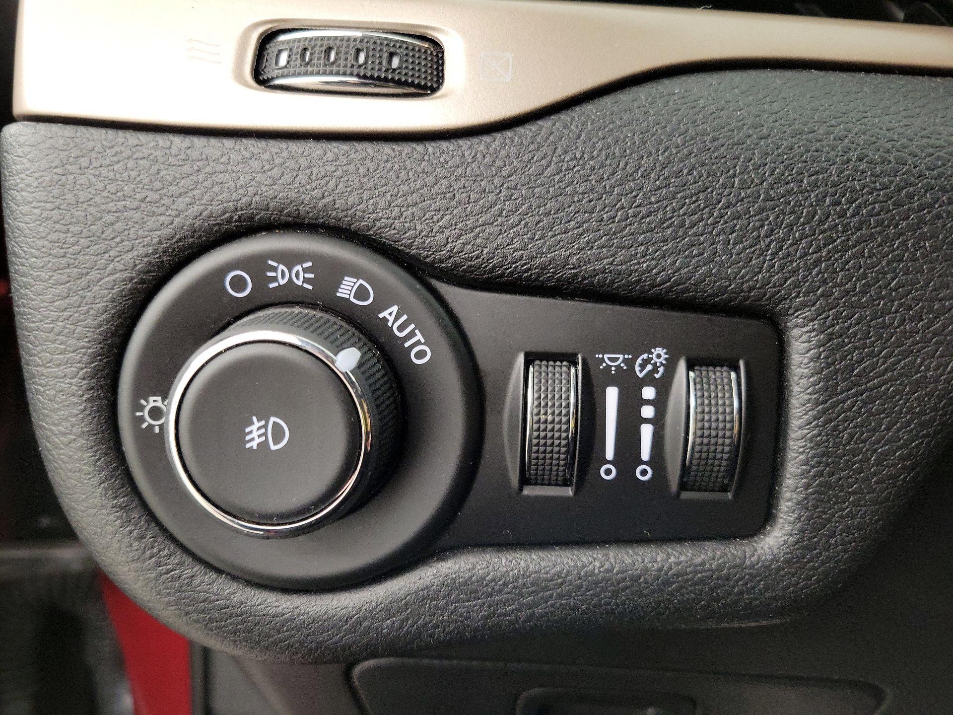 Thumbnail: 2017 Jeep Cherokee - 13