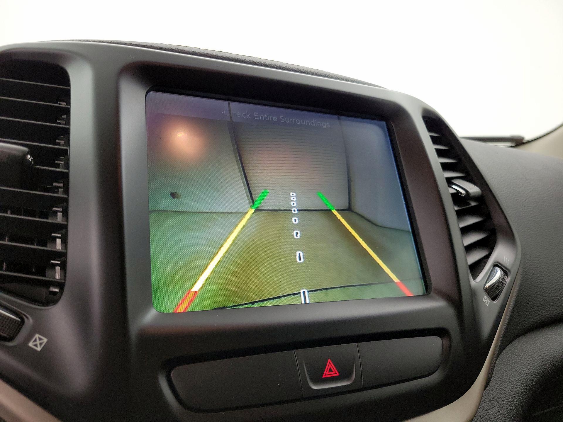 Thumbnail: 2017 Jeep Cherokee - 15