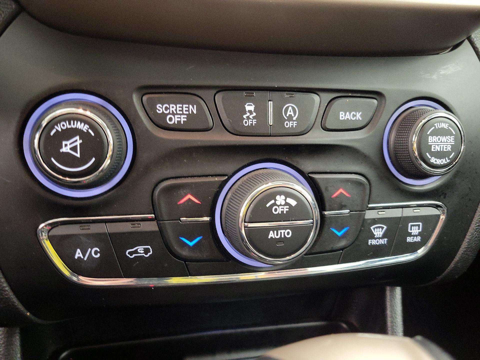 Thumbnail: 2017 Jeep Cherokee - 17