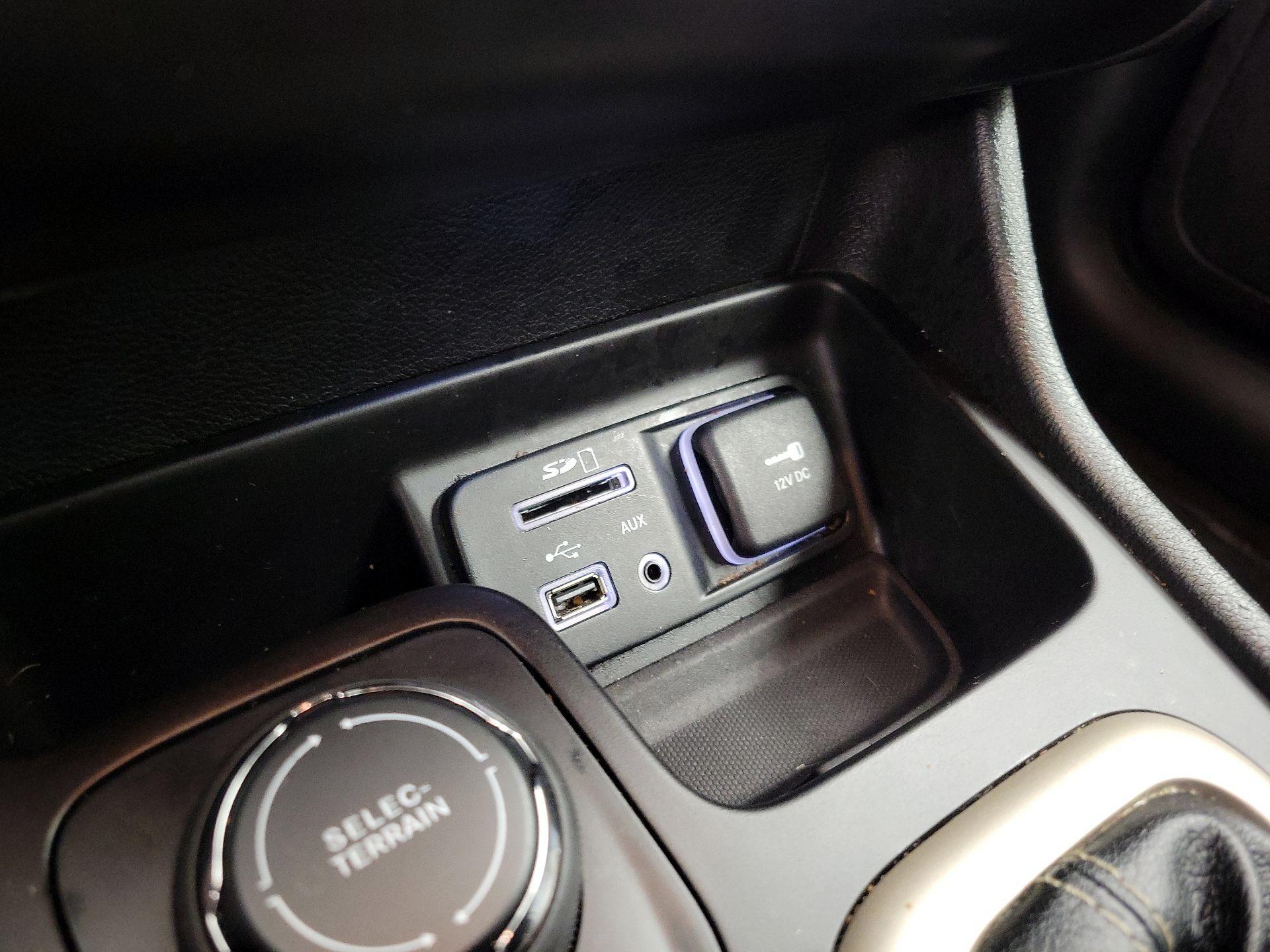 Thumbnail: 2017 Jeep Cherokee - 19